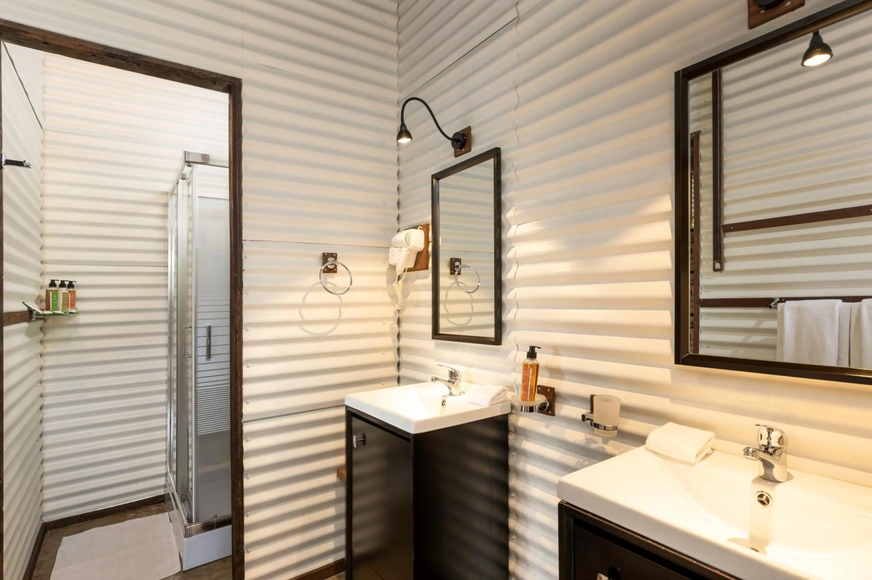 Shower in Tea and Experience Factory - Thema Collection