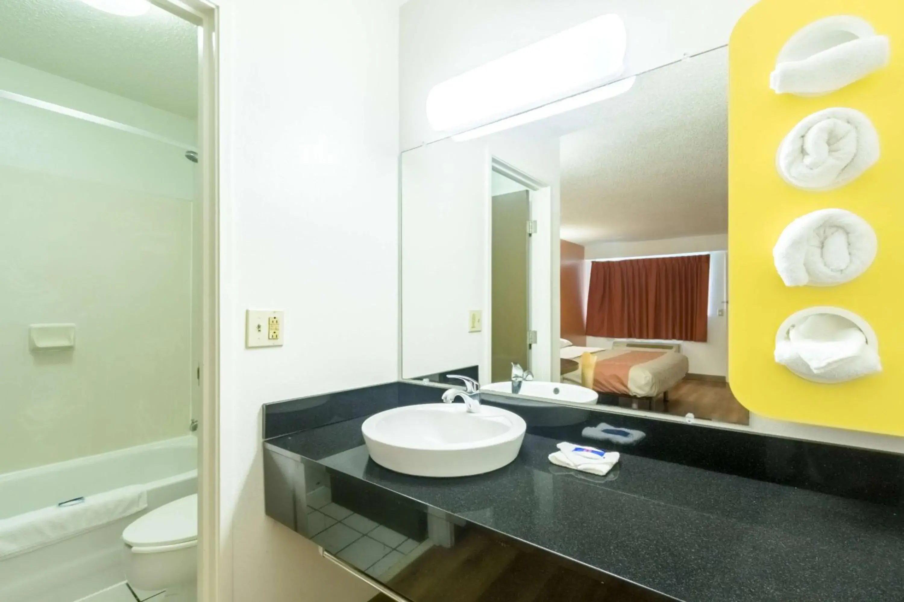 Quadruple Room - Non-Smoking in Motel 6-Crawfordsville, IN Quadruple Room - Non-Smoking in Motel 6-Crawfordsville, IN