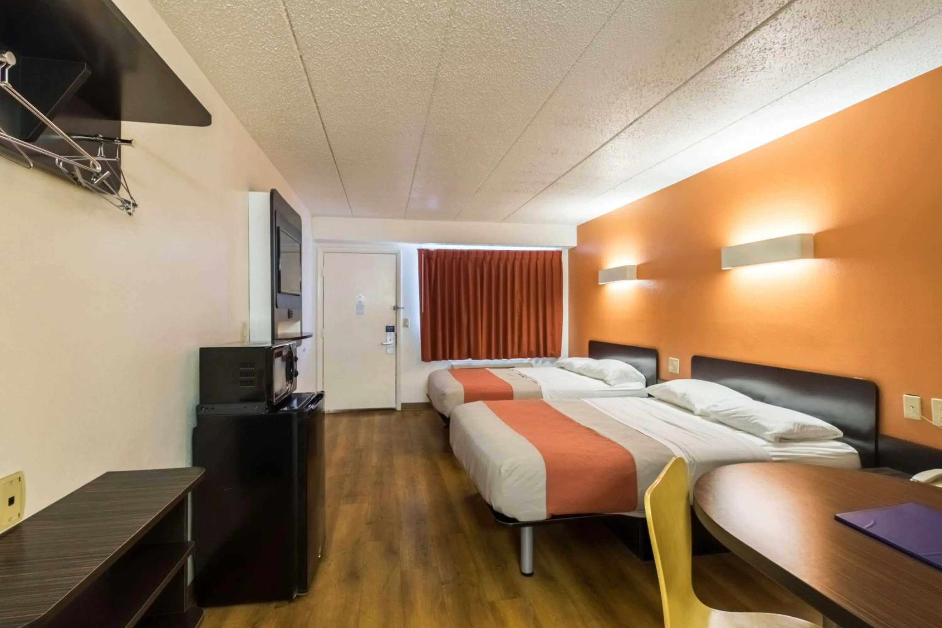 TV and multimedia, Bed in Motel 6-Crawfordsville, IN
