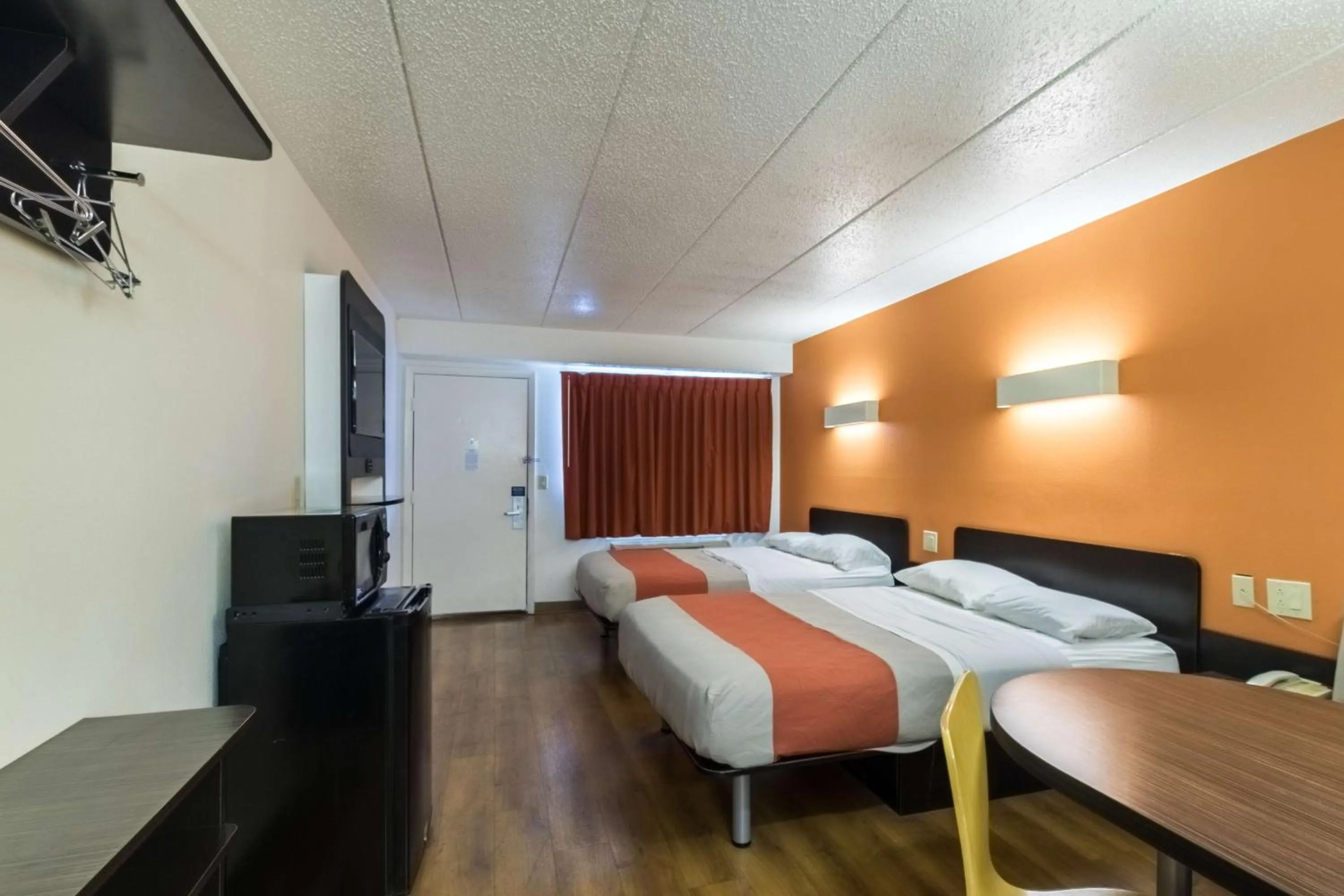 TV and multimedia, Bed in Motel 6-Crawfordsville, IN
