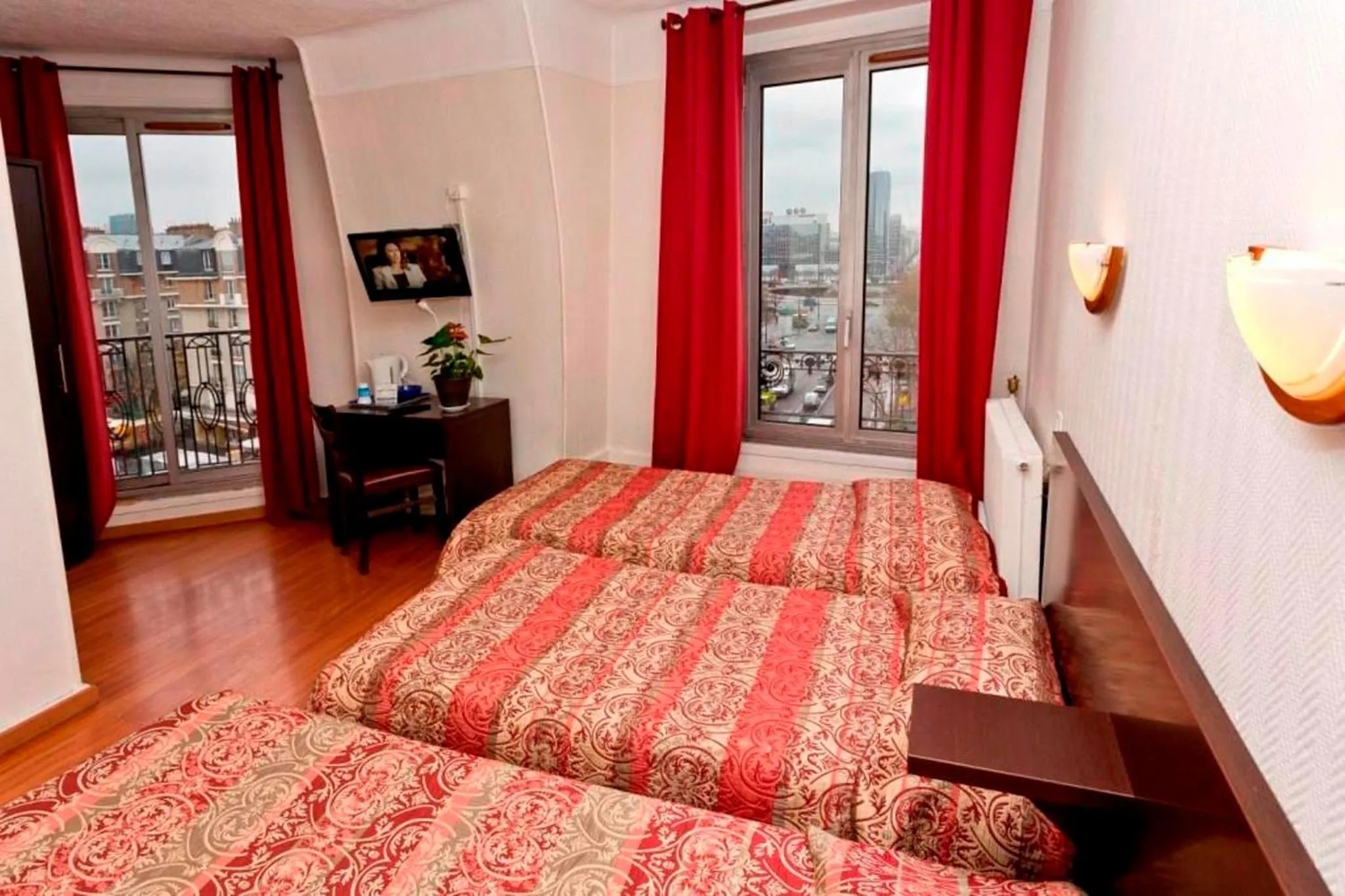 Bed in Hipotel Paris Printania Maraichers