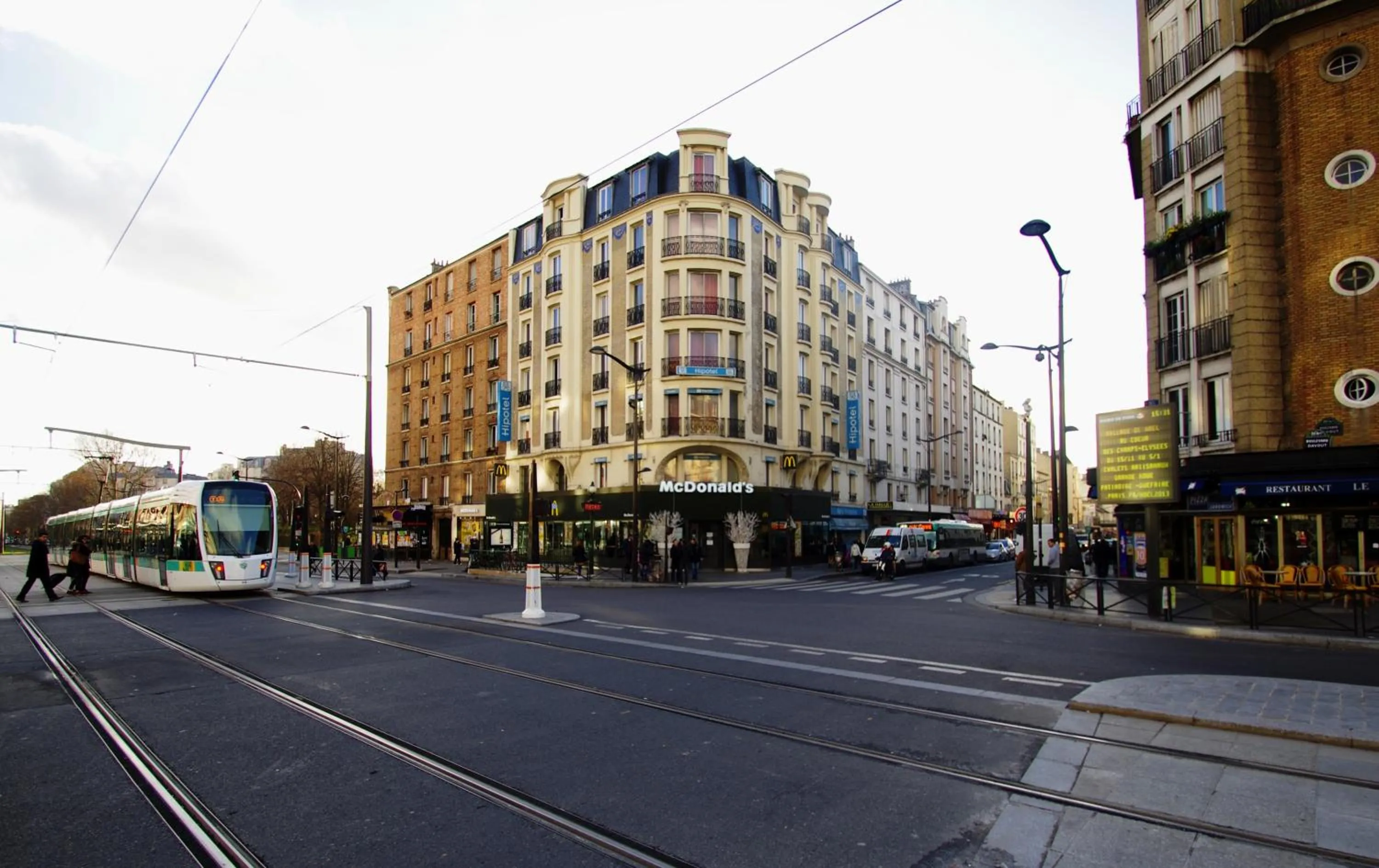Facade/entrance in Hipotel Paris Printania Maraichers