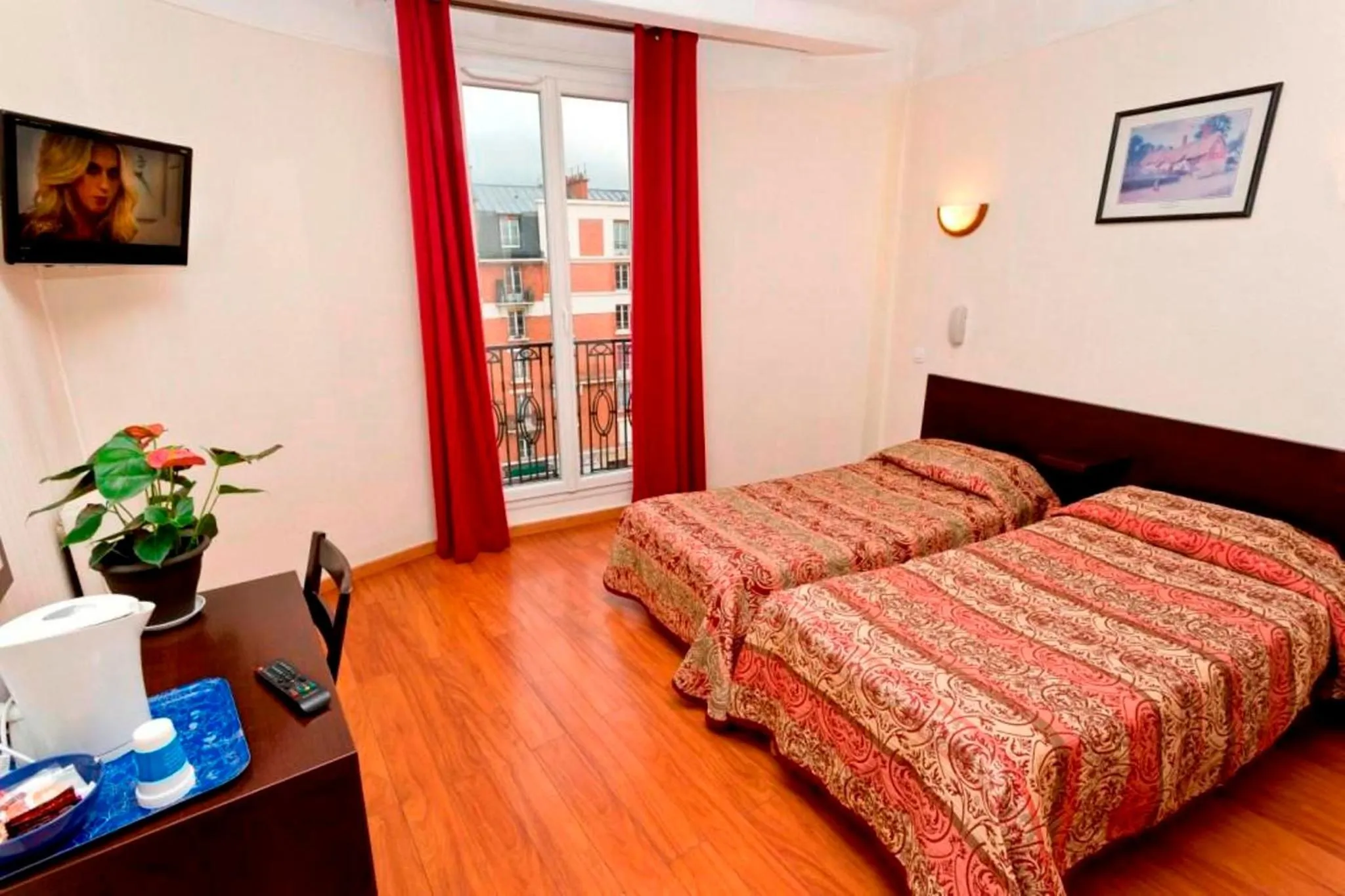 Bed in Hipotel Paris Printania Maraichers