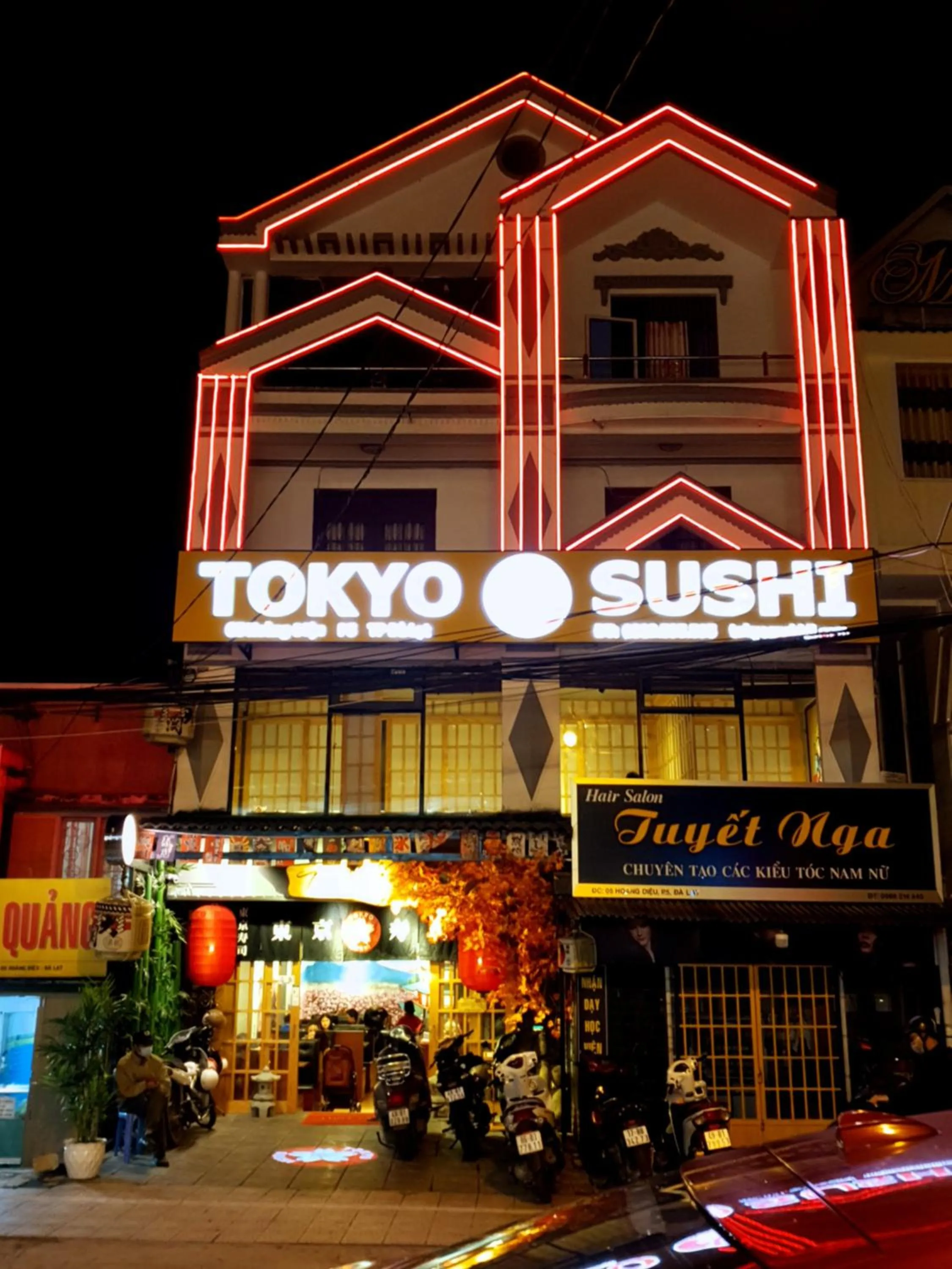 Restaurant/places to eat in New Hampton Suits-Tam Xuan Centre Hotel