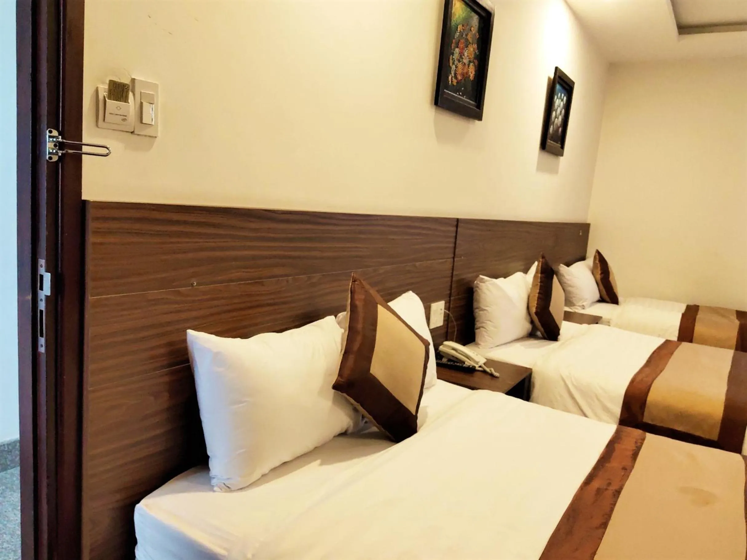 Bed in New Hampton Suits-Tam Xuan Centre Hotel