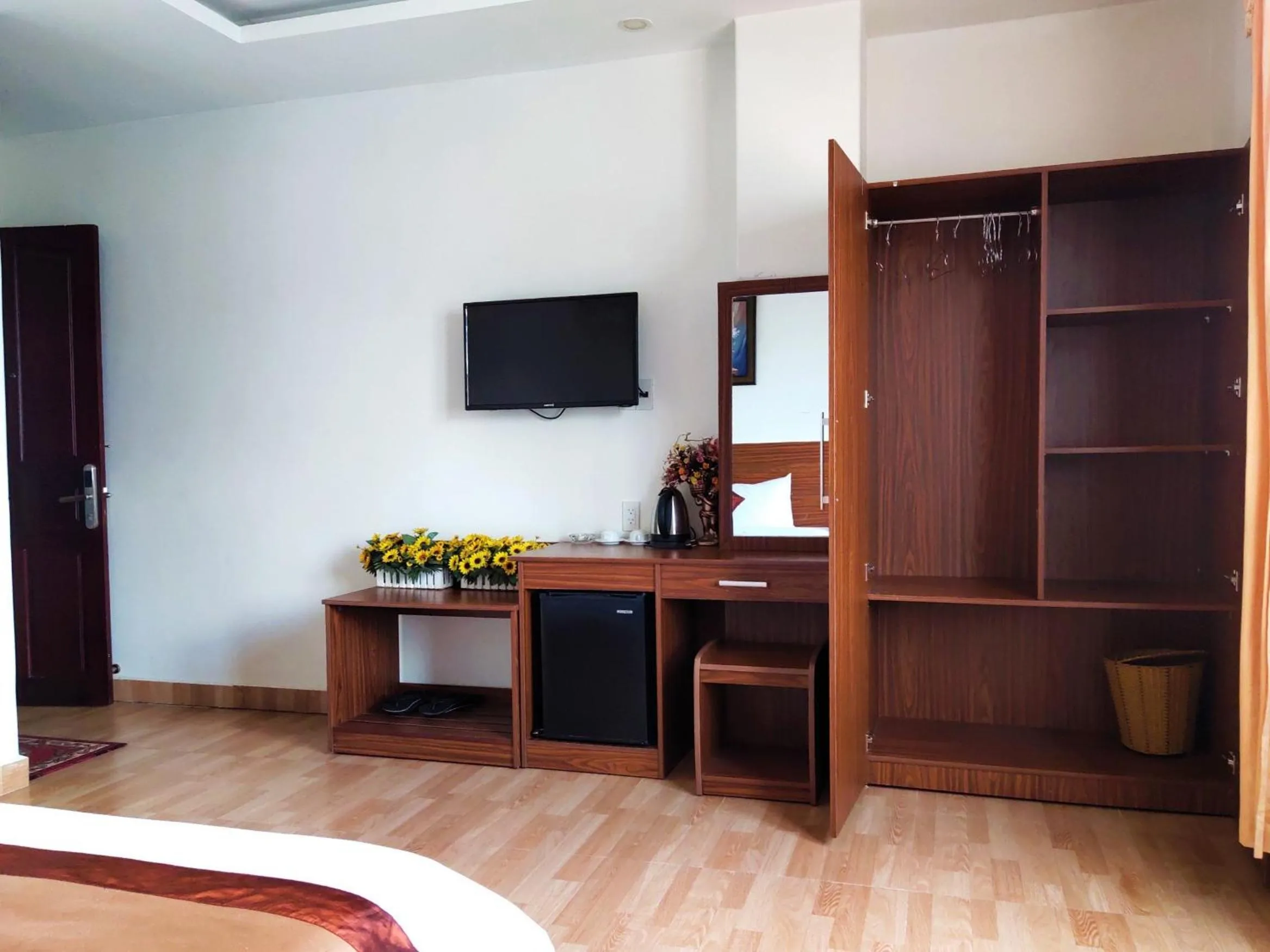 TV and multimedia, Bed in New Hampton Suits-Tam Xuan Centre Hotel