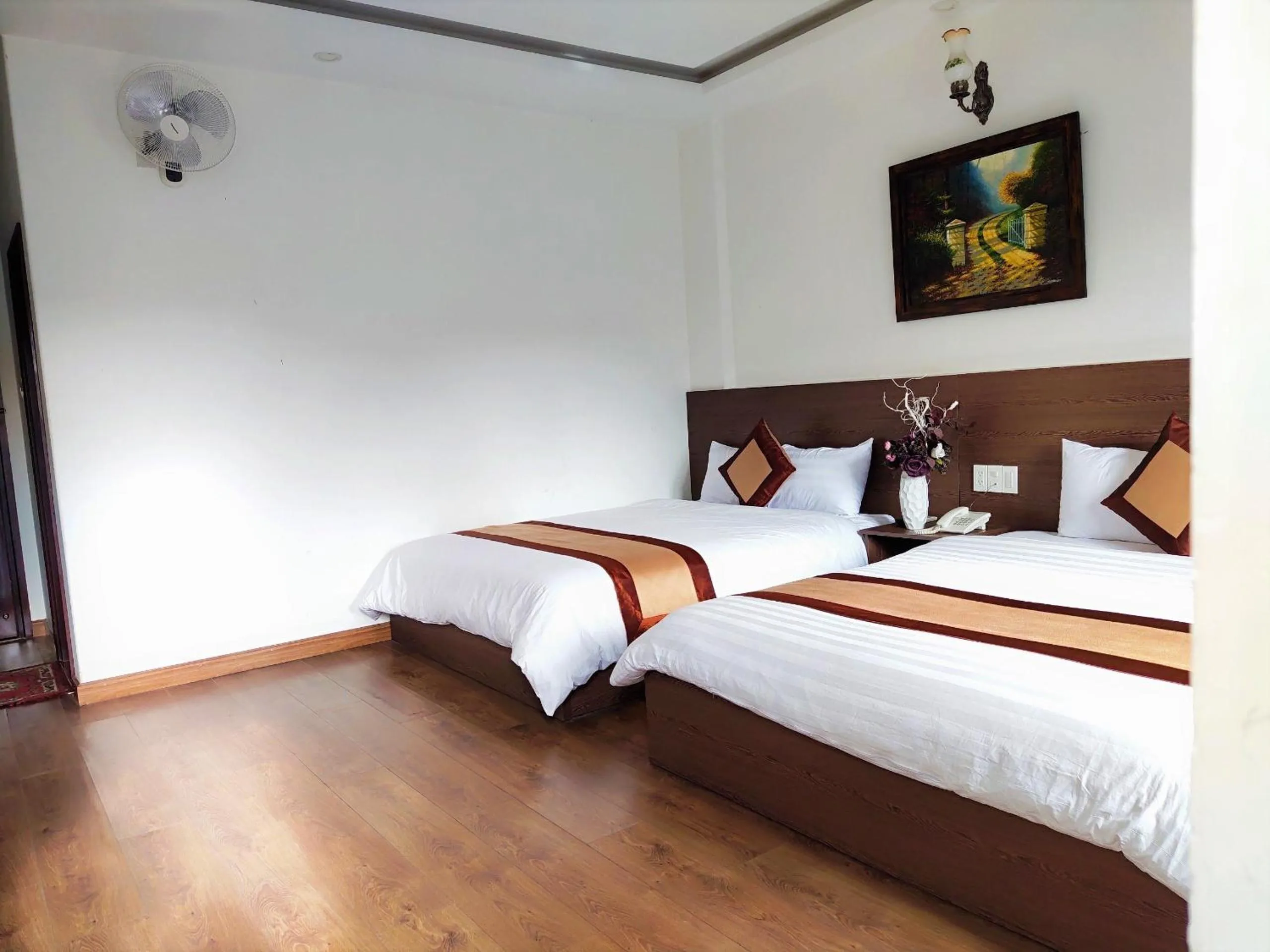 Photo of the whole room, Bed in New Hampton Suits-Tam Xuan Centre Hotel