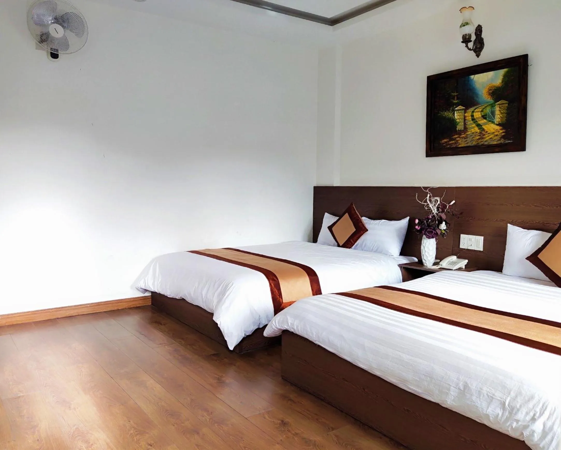 Photo of the whole room, Bed in New Hampton Suits-Tam Xuan Centre Hotel