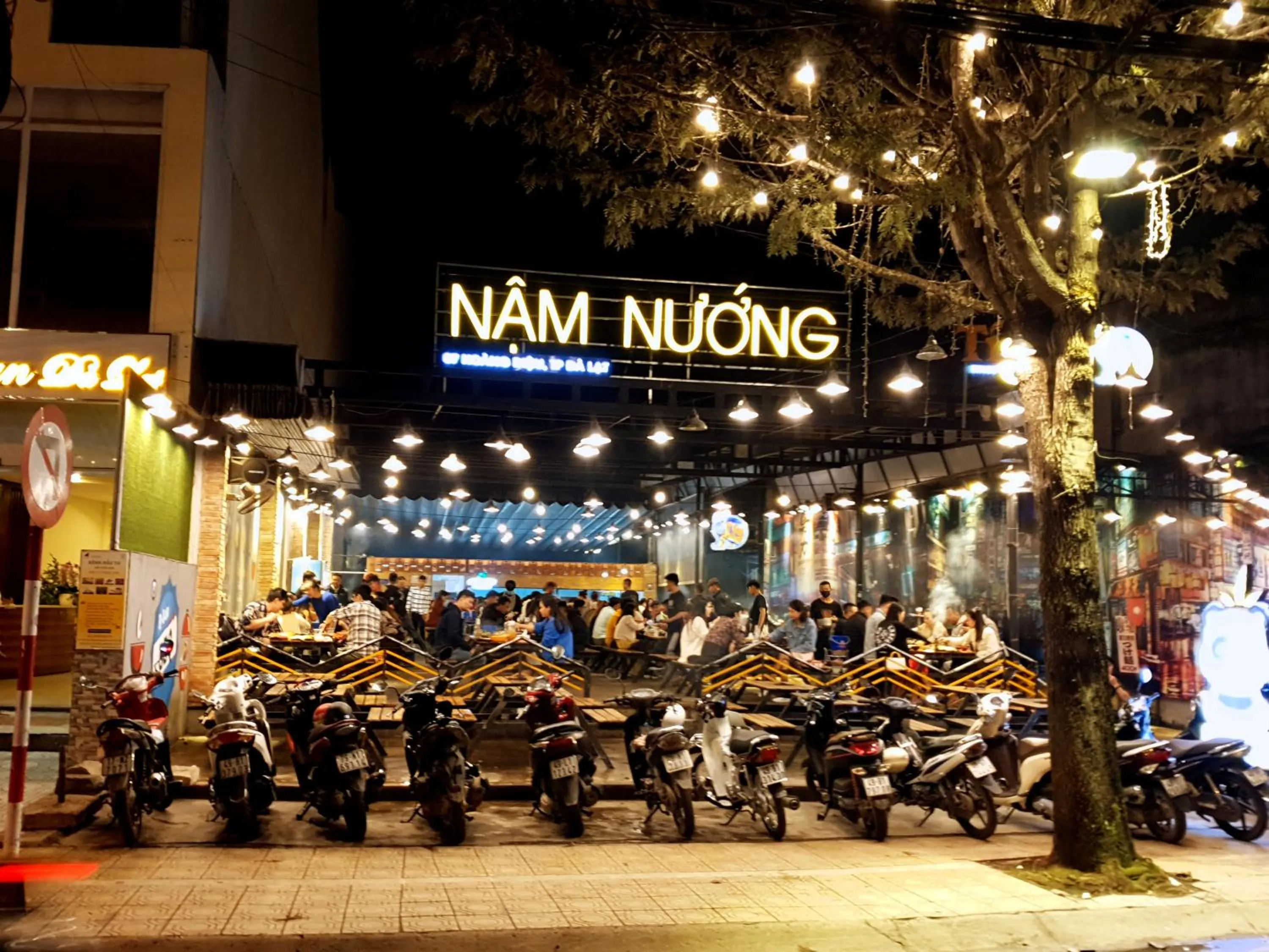 Restaurant/places to eat in New Hampton Suits-Tam Xuan Centre Hotel