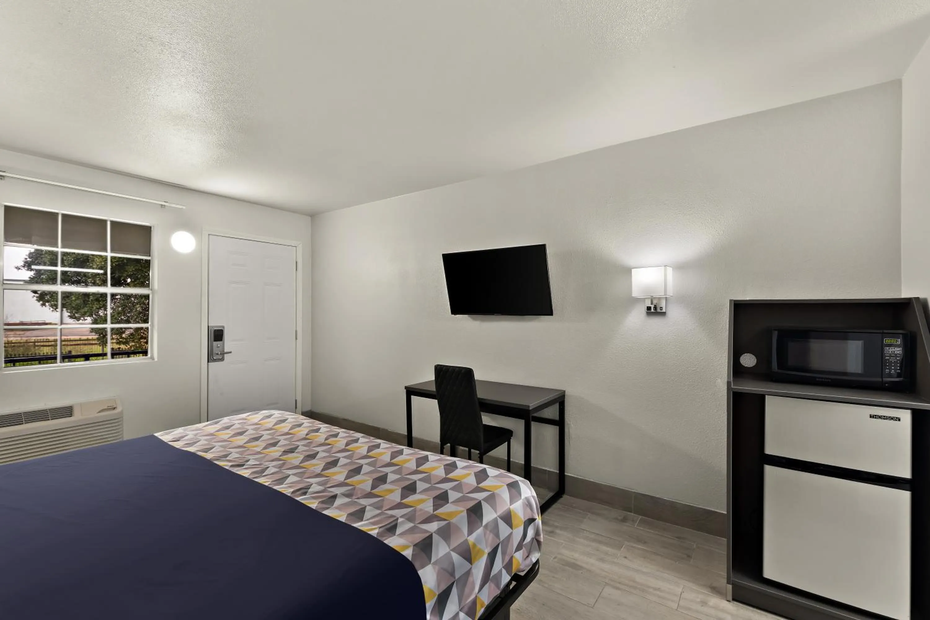 Bed in Knights Inn - Belton/Temple