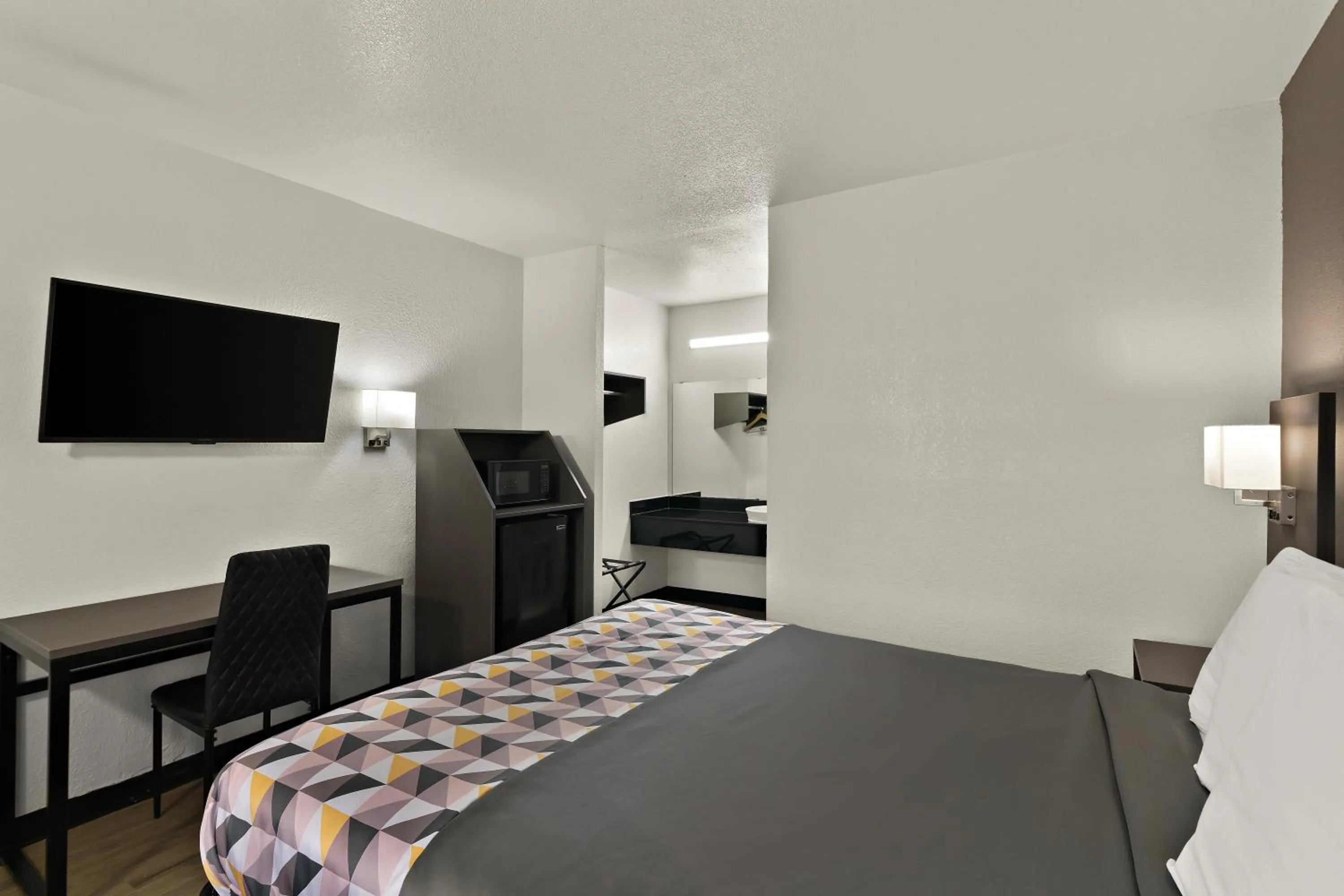 Bed in Knights Inn - Belton/Temple