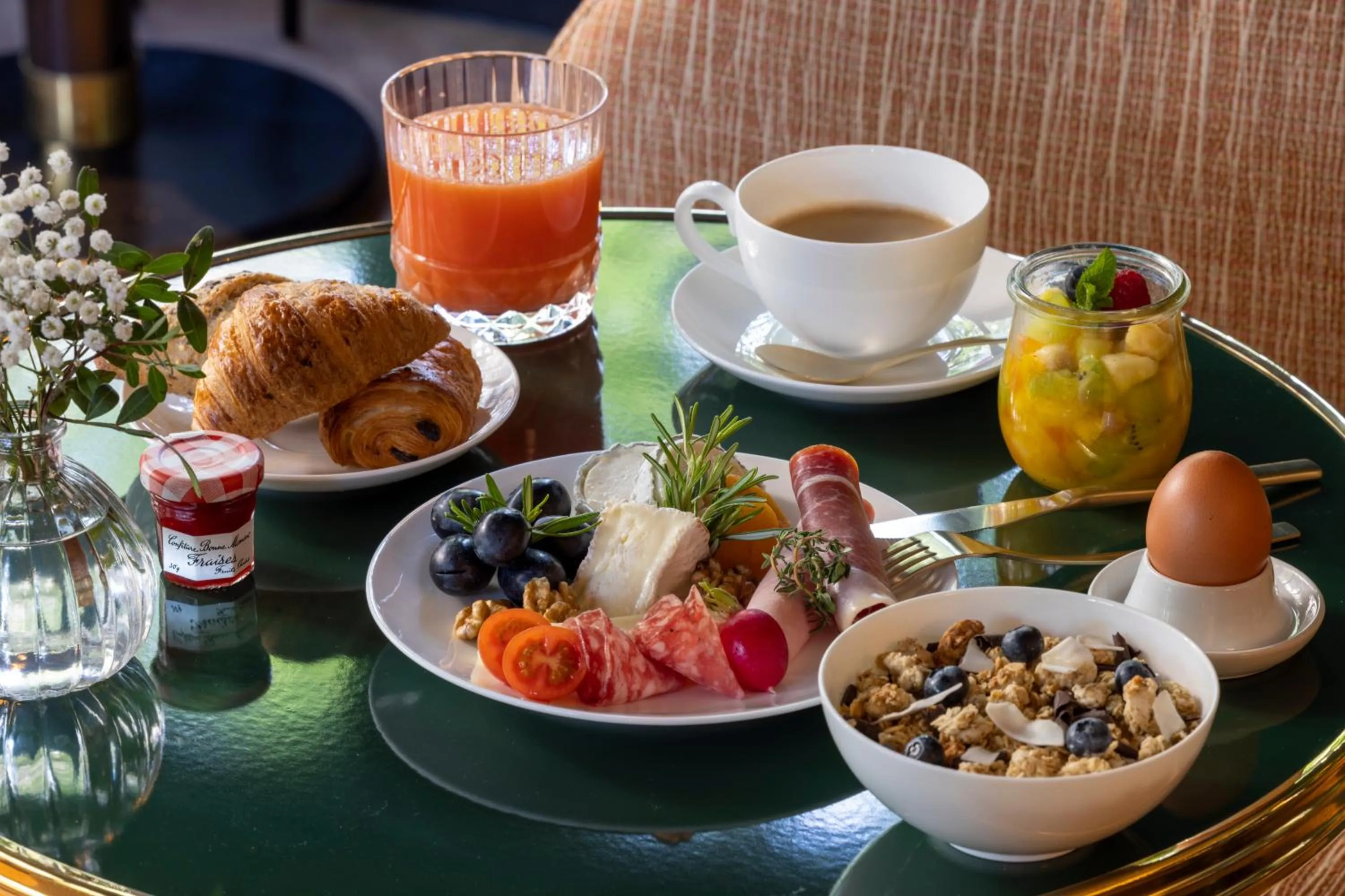 Breakfast in Hôtel Toujours & Spa