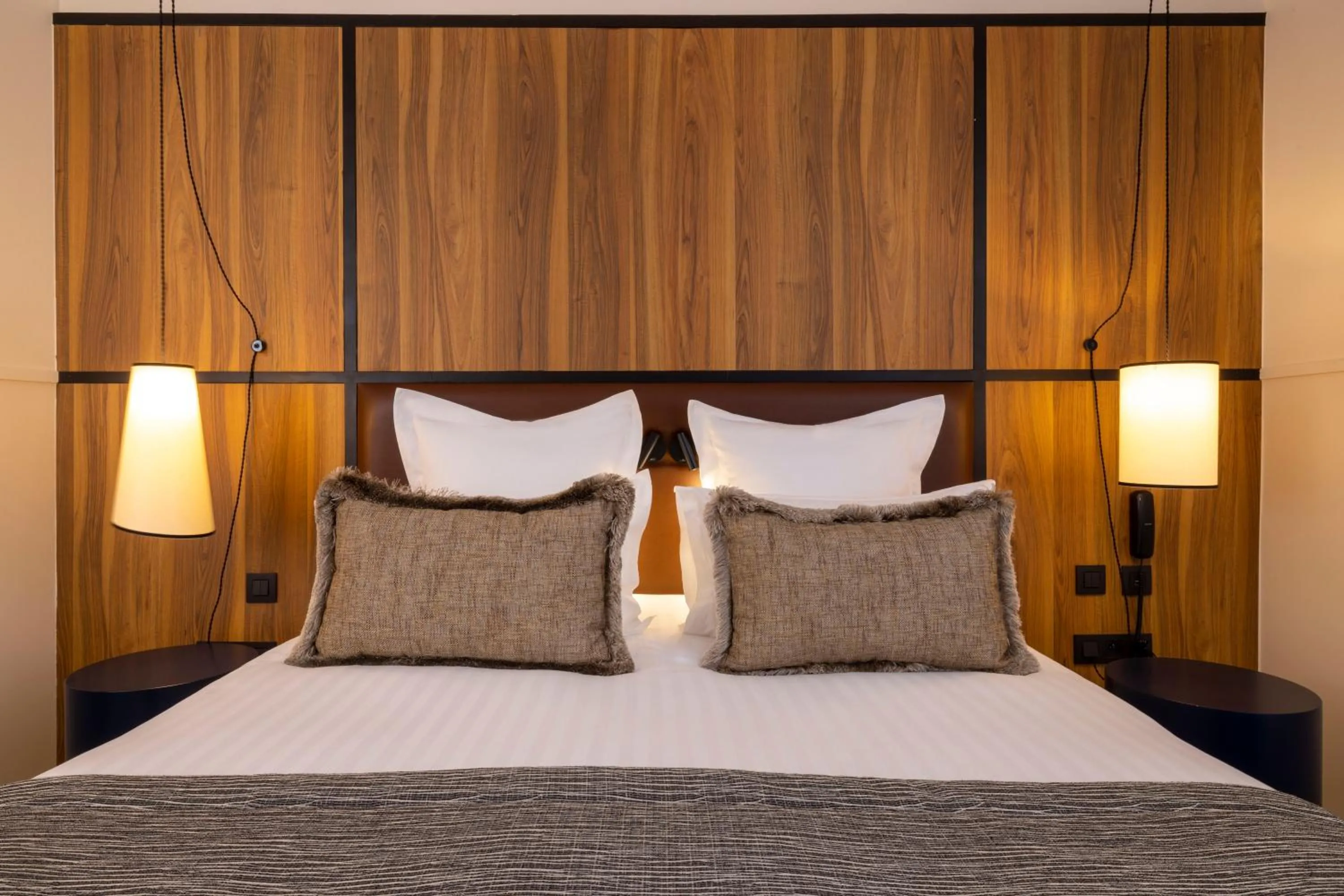 Bedroom, Bed in Hôtel Toujours & Spa