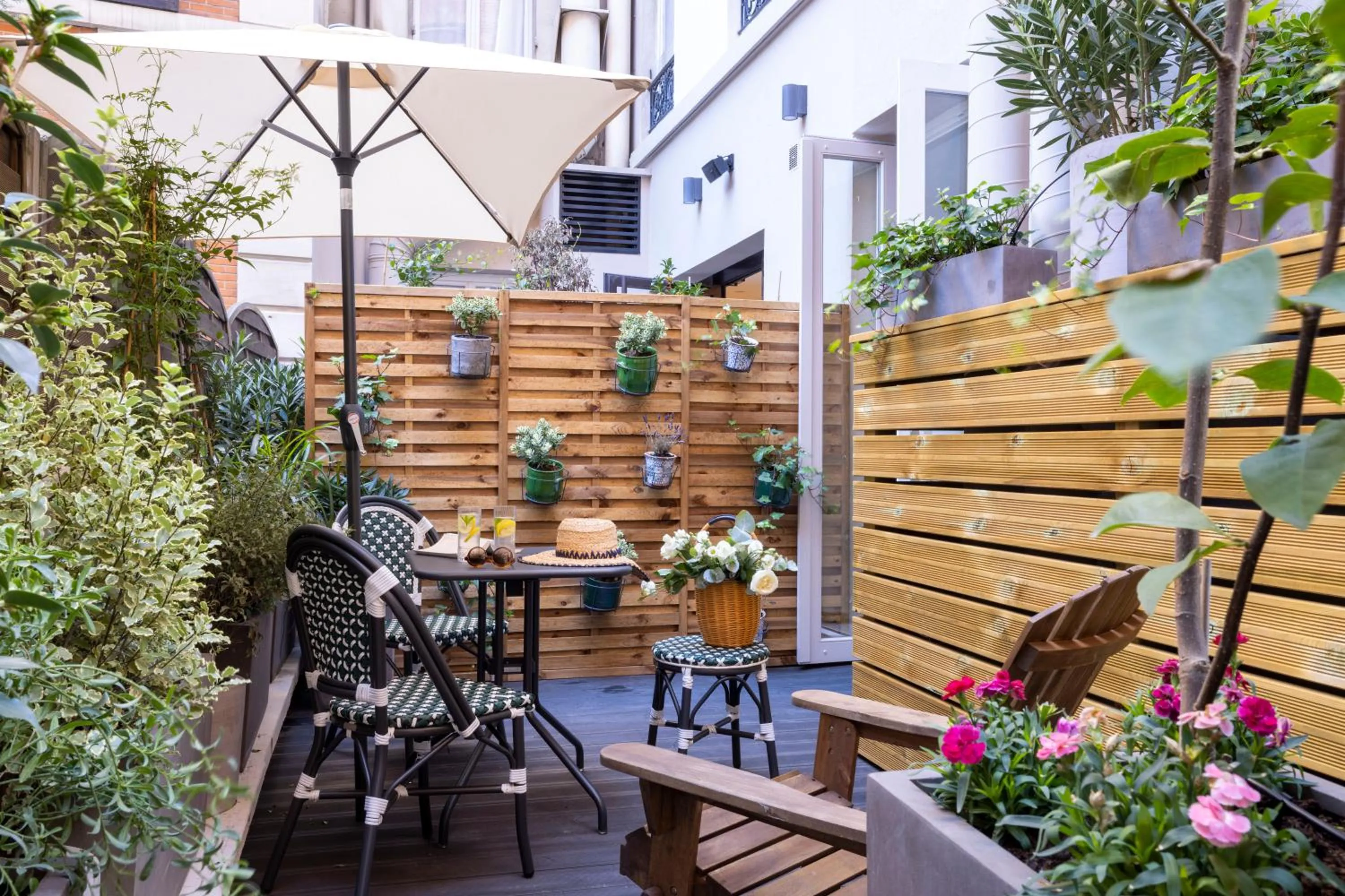 Balcony/Terrace in Hôtel Toujours & Spa