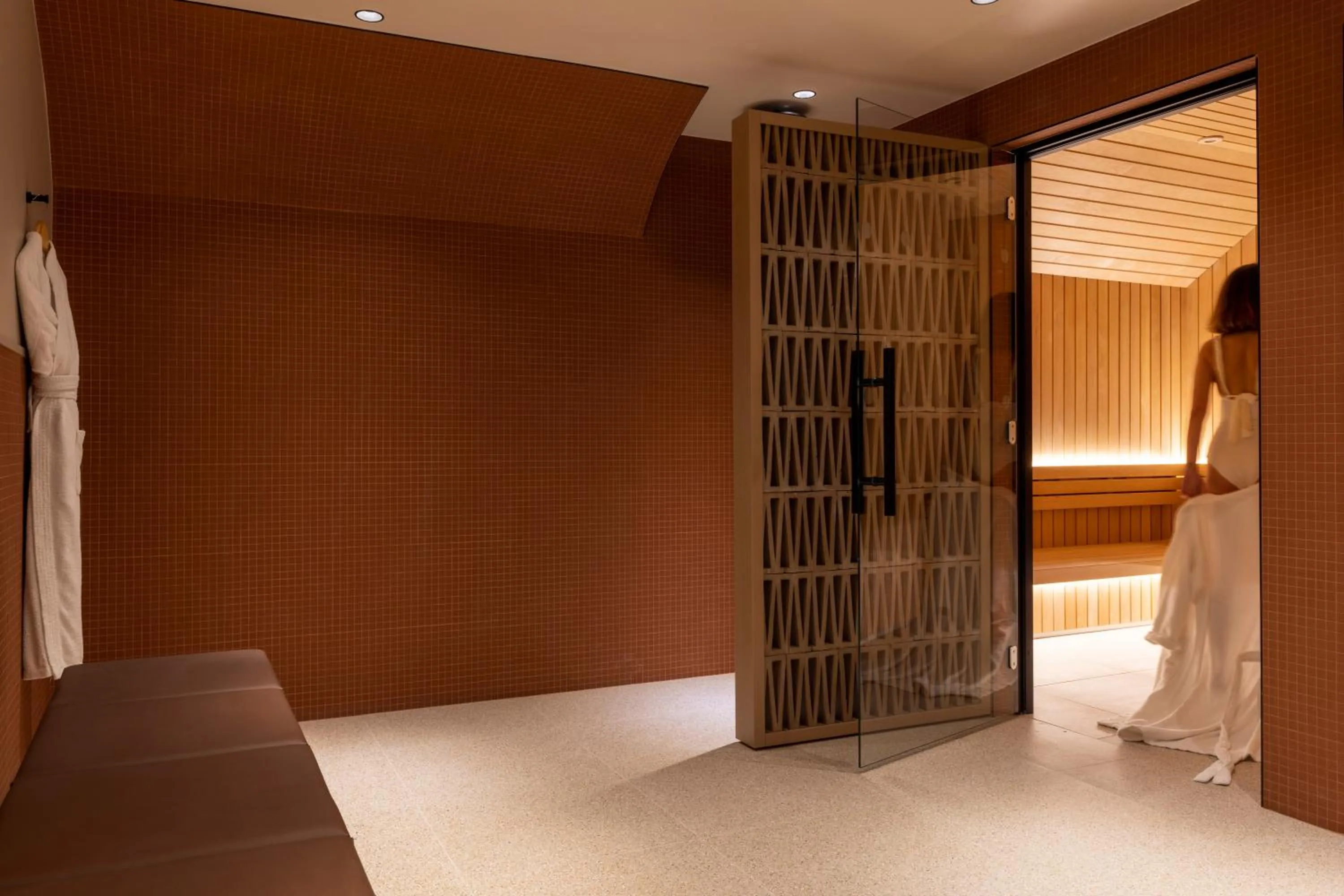 Steam room, Bed in Hôtel Toujours & Spa