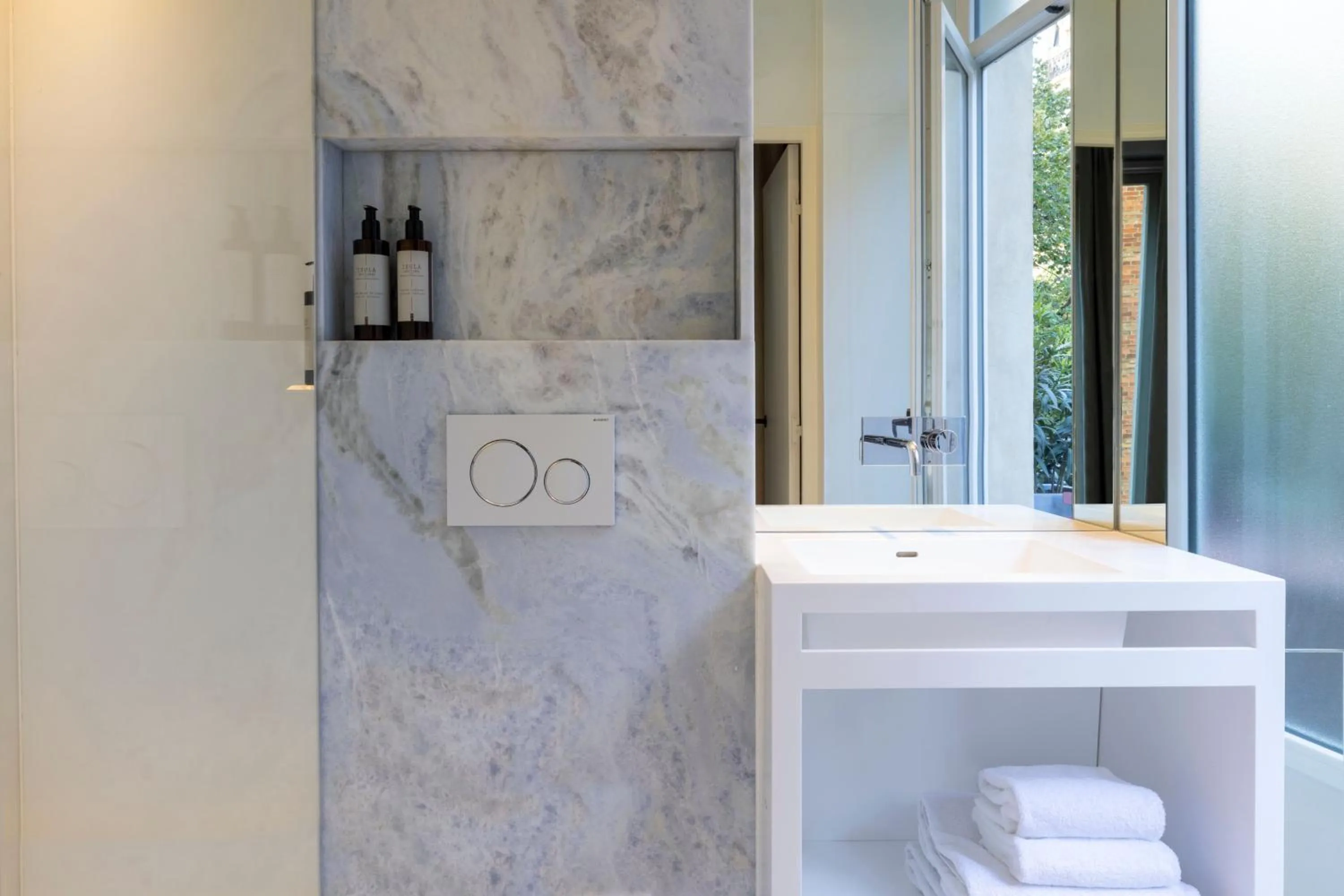 Bathroom in Hôtel Toujours & Spa