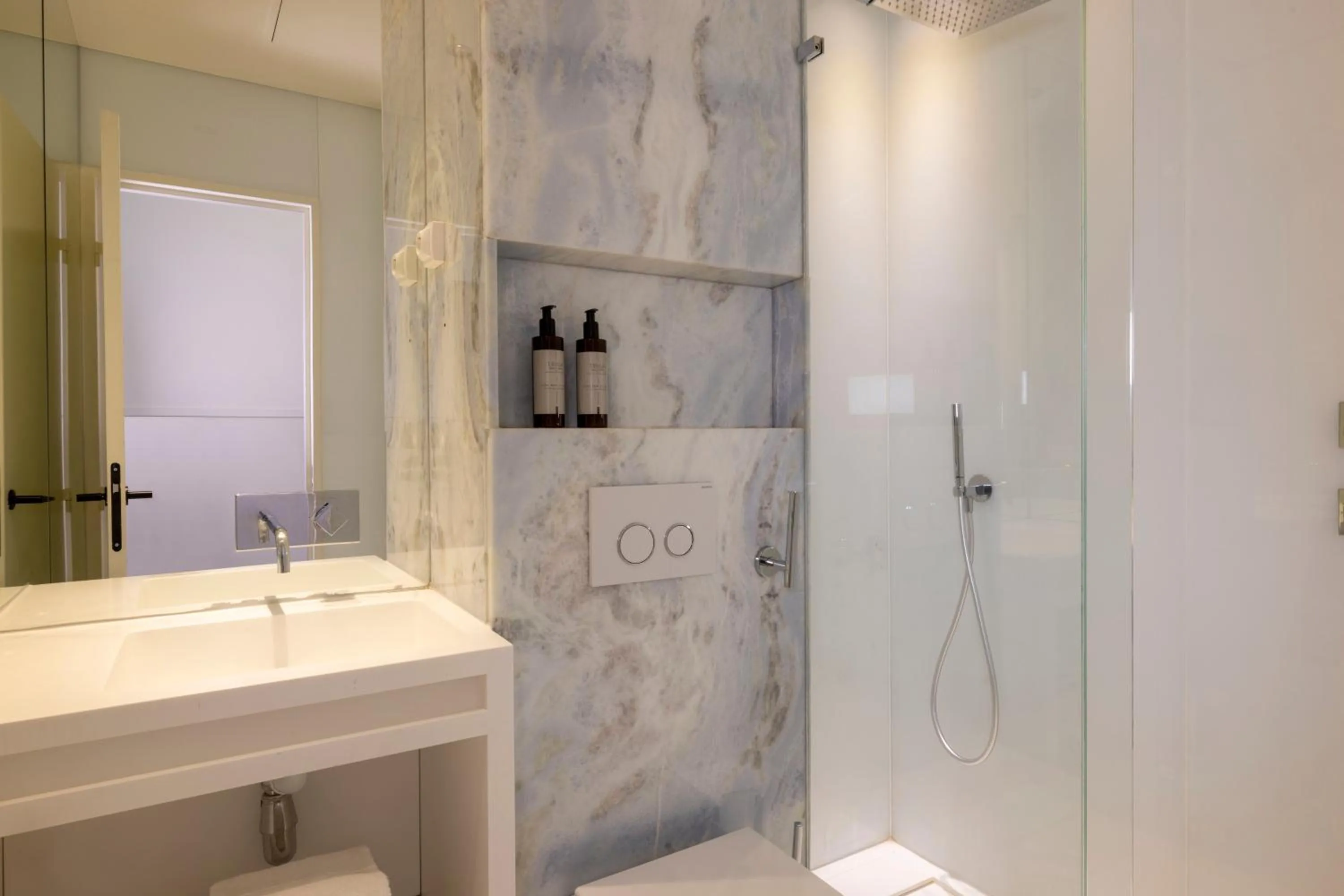 Bathroom in Hôtel Toujours & Spa