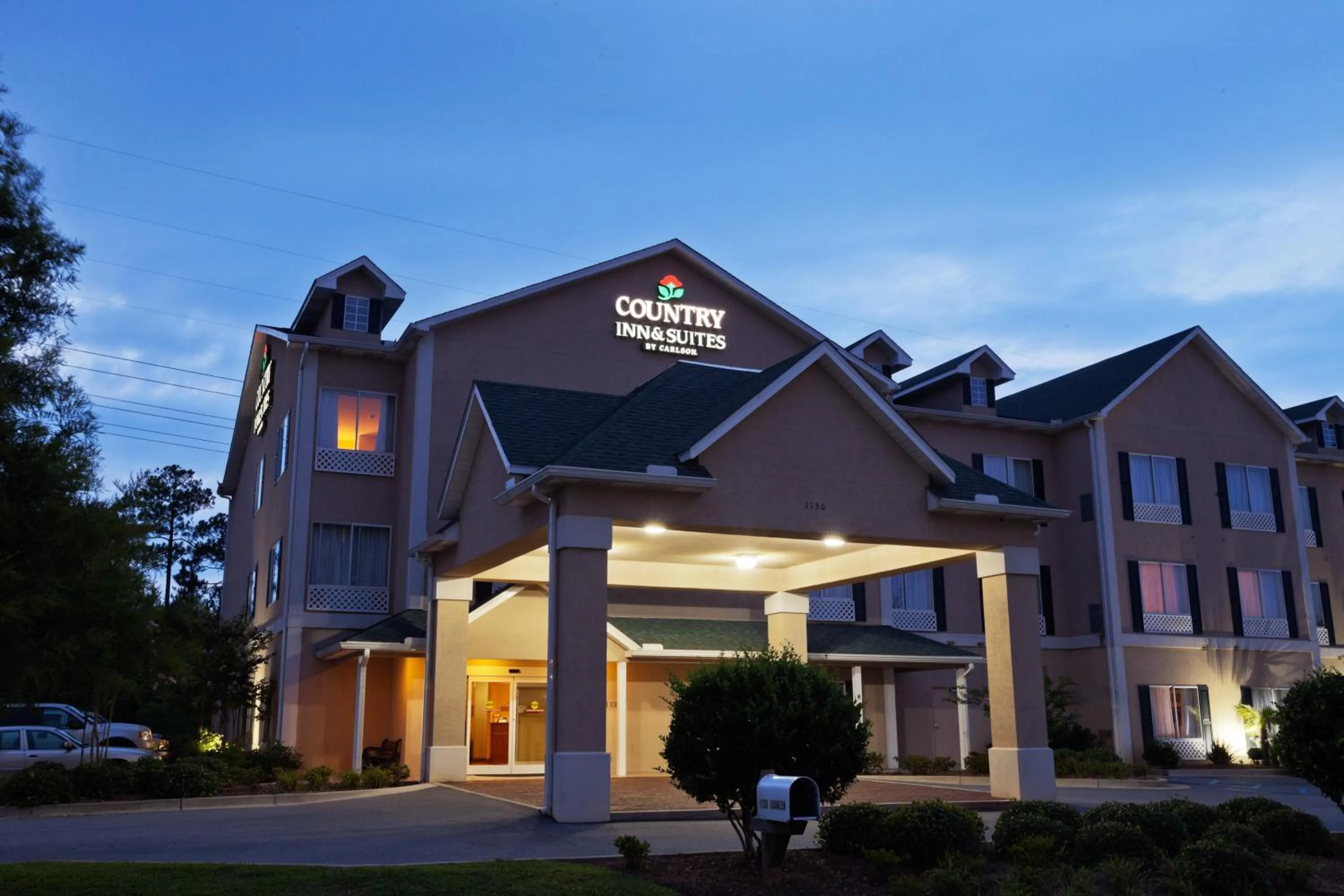 Facade/entrance in Country Inn & Suites by Radisson, Saraland, AL