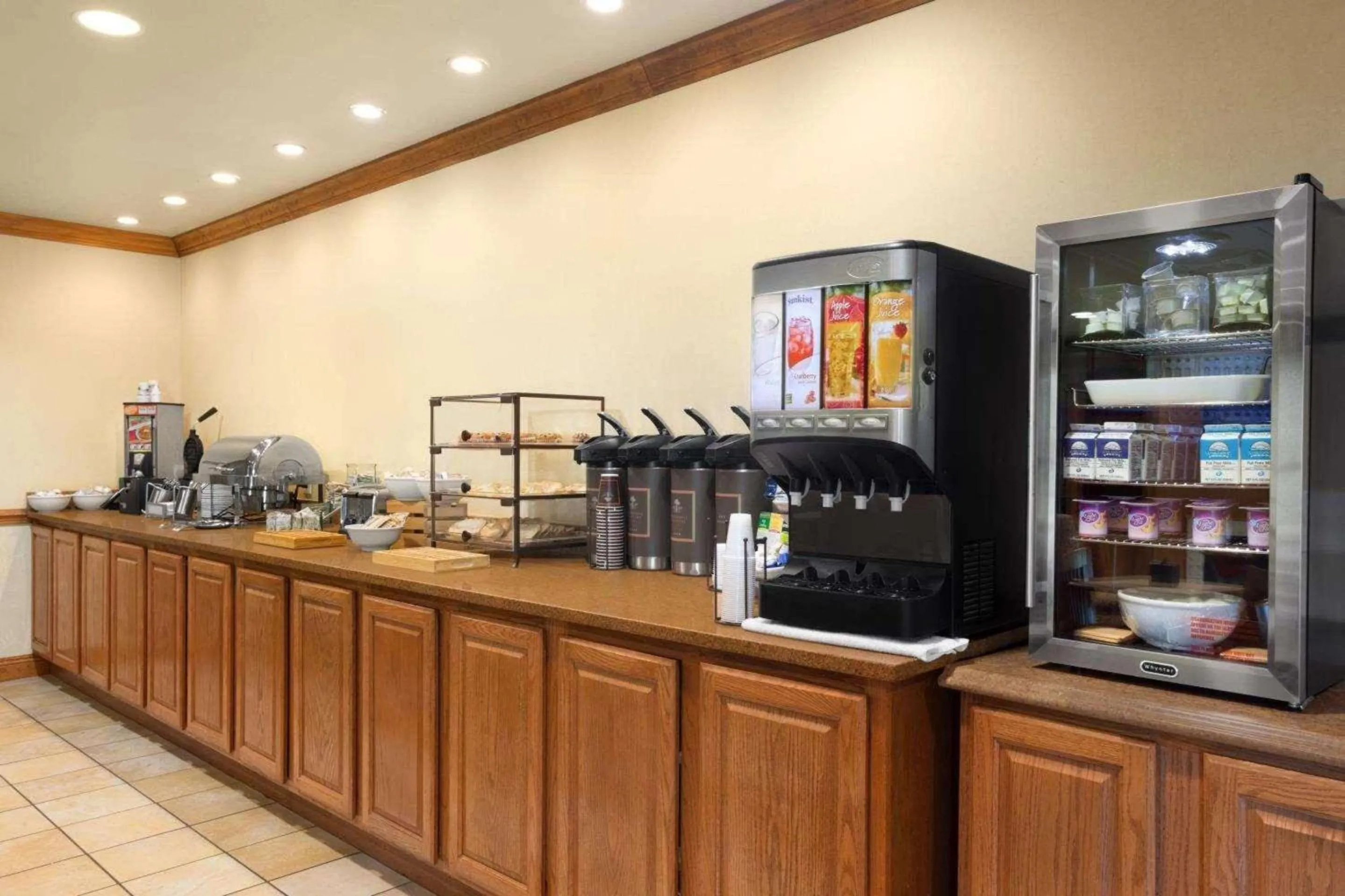 Restaurant/places to eat in Country Inn & Suites by Radisson, Saraland, AL
