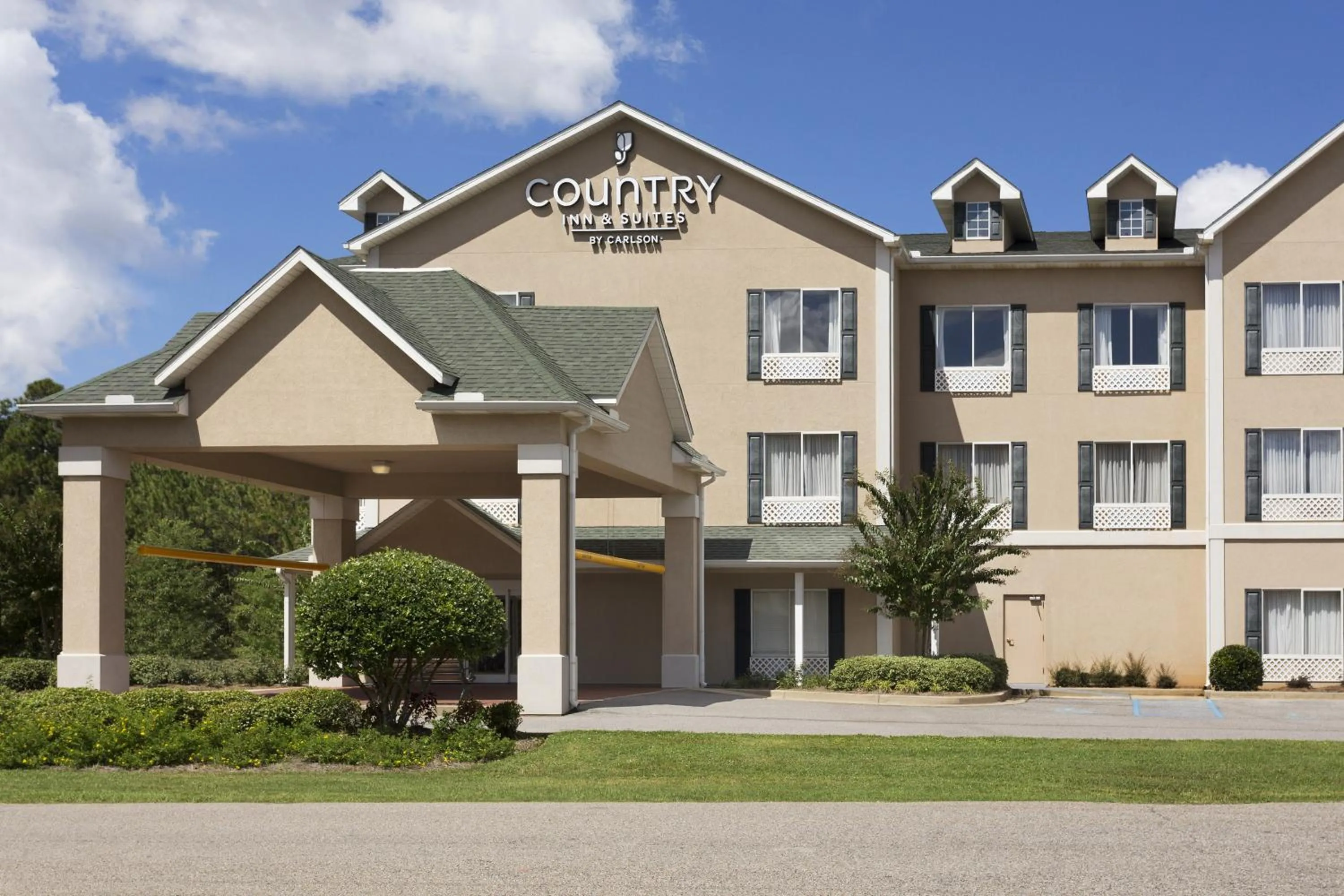 Facade/entrance in Country Inn & Suites by Radisson, Saraland, AL