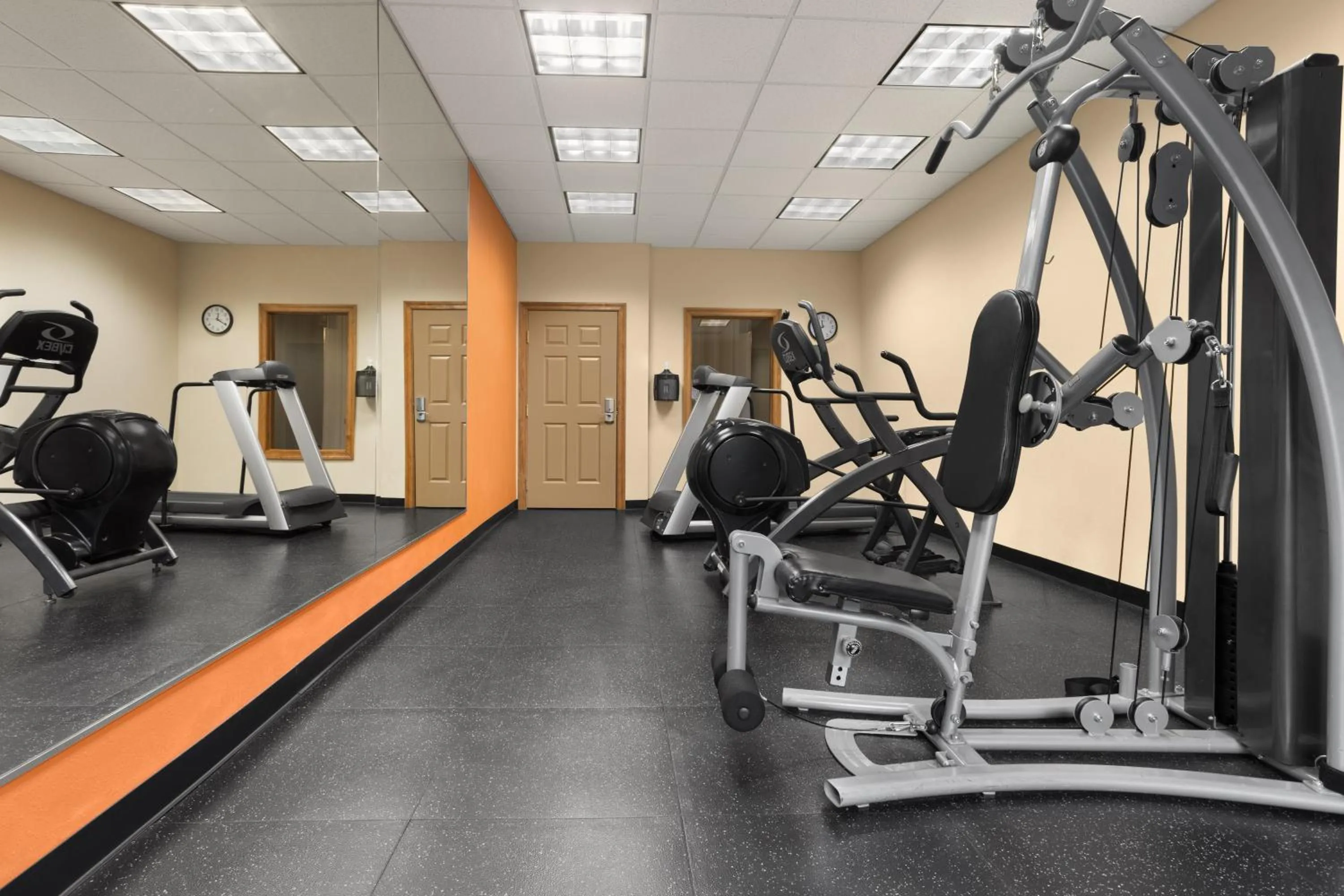 Fitness centre/facilities in Country Inn & Suites by Radisson, Saraland, AL