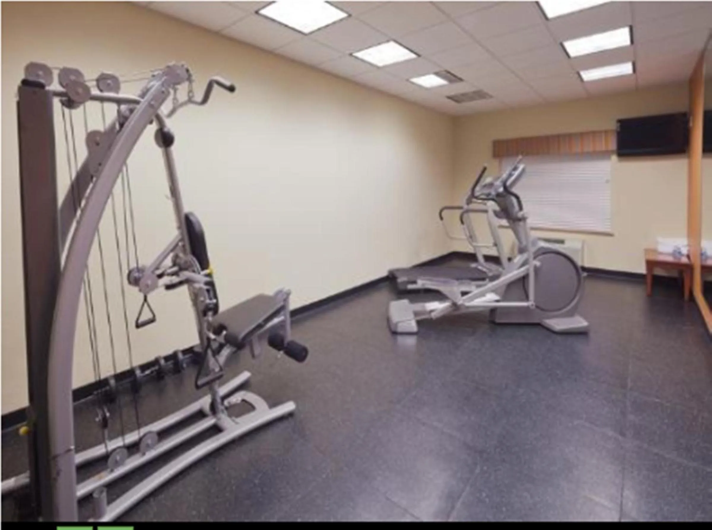 Fitness centre/facilities in Country Inn & Suites by Radisson, Saraland, AL
