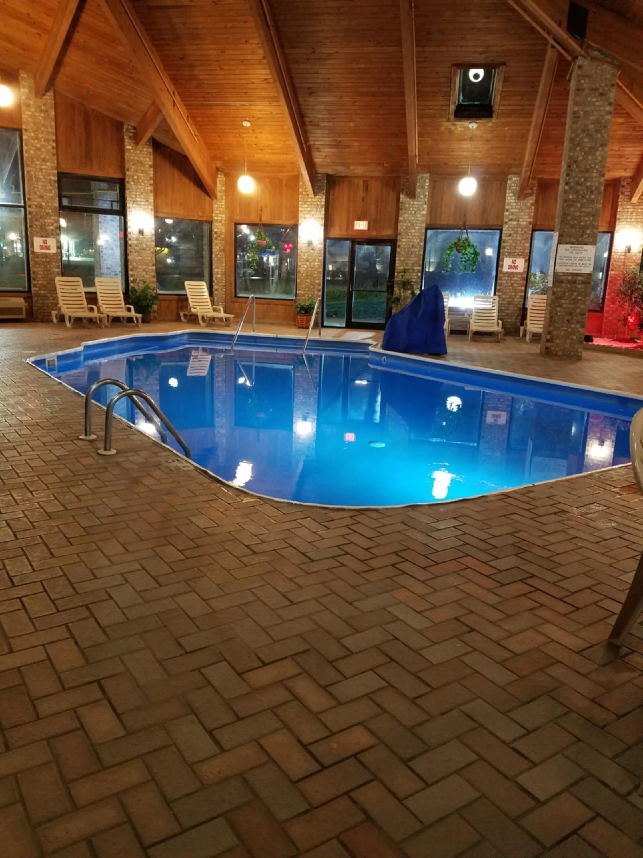 Swimming pool in Baymont by Wyndham Washington Court House