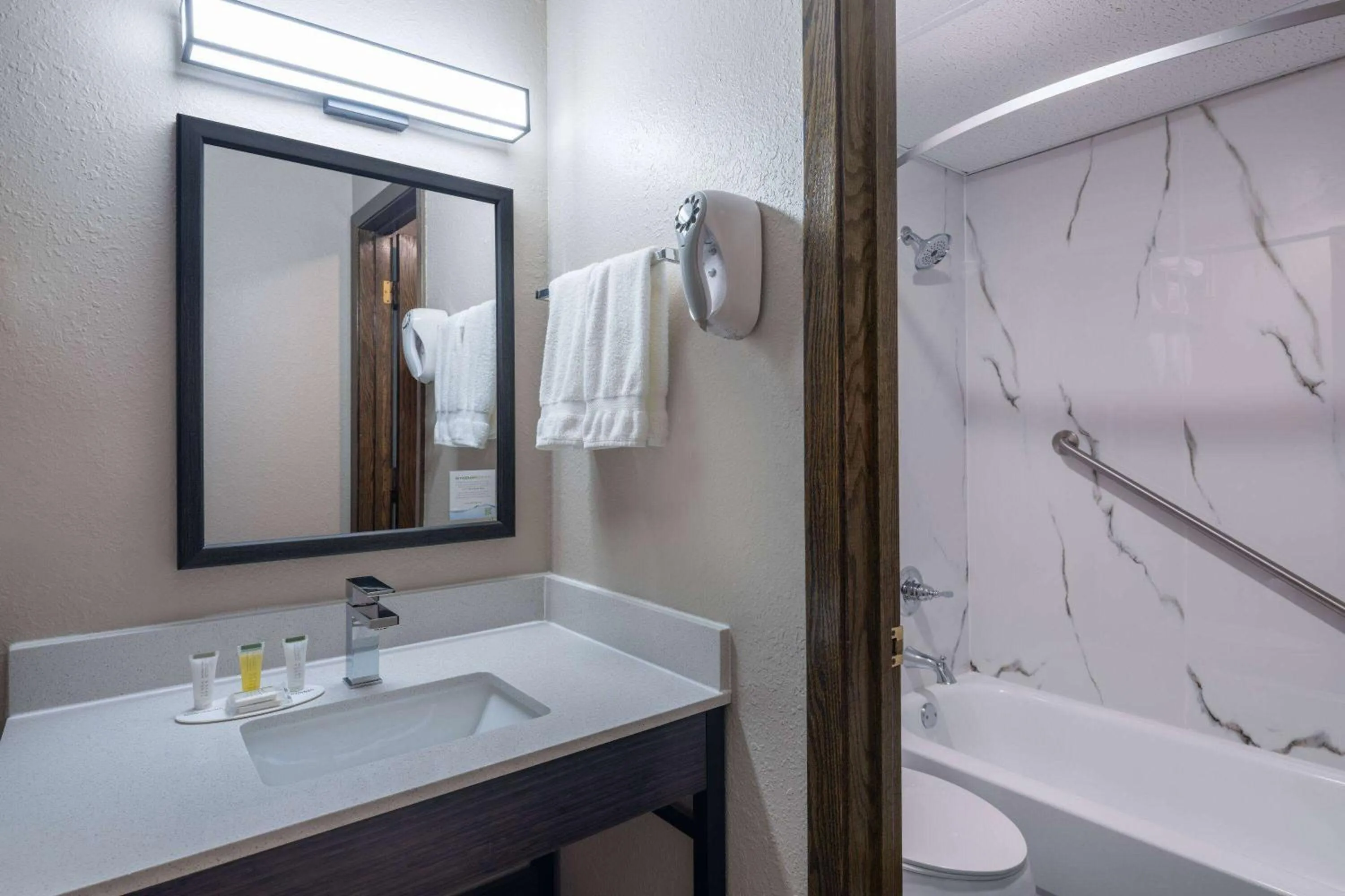 TV and multimedia in Super 8 by Wyndham Owatonna