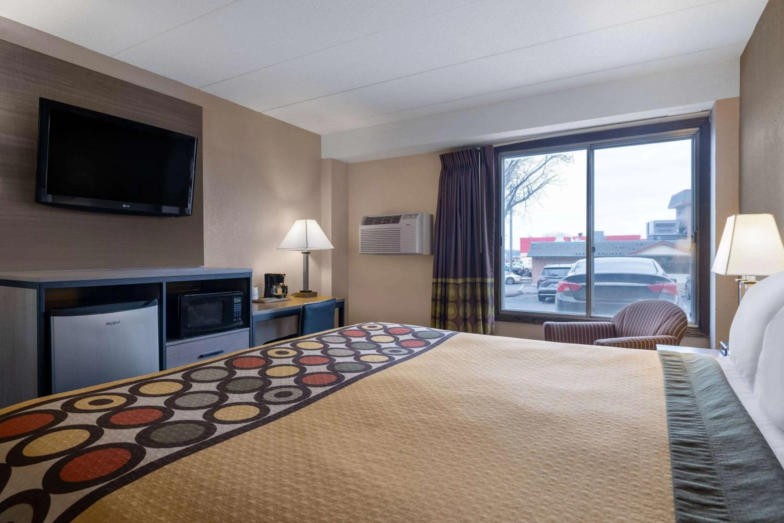 Photo of the whole room, Bed in Super 8 by Wyndham Owatonna