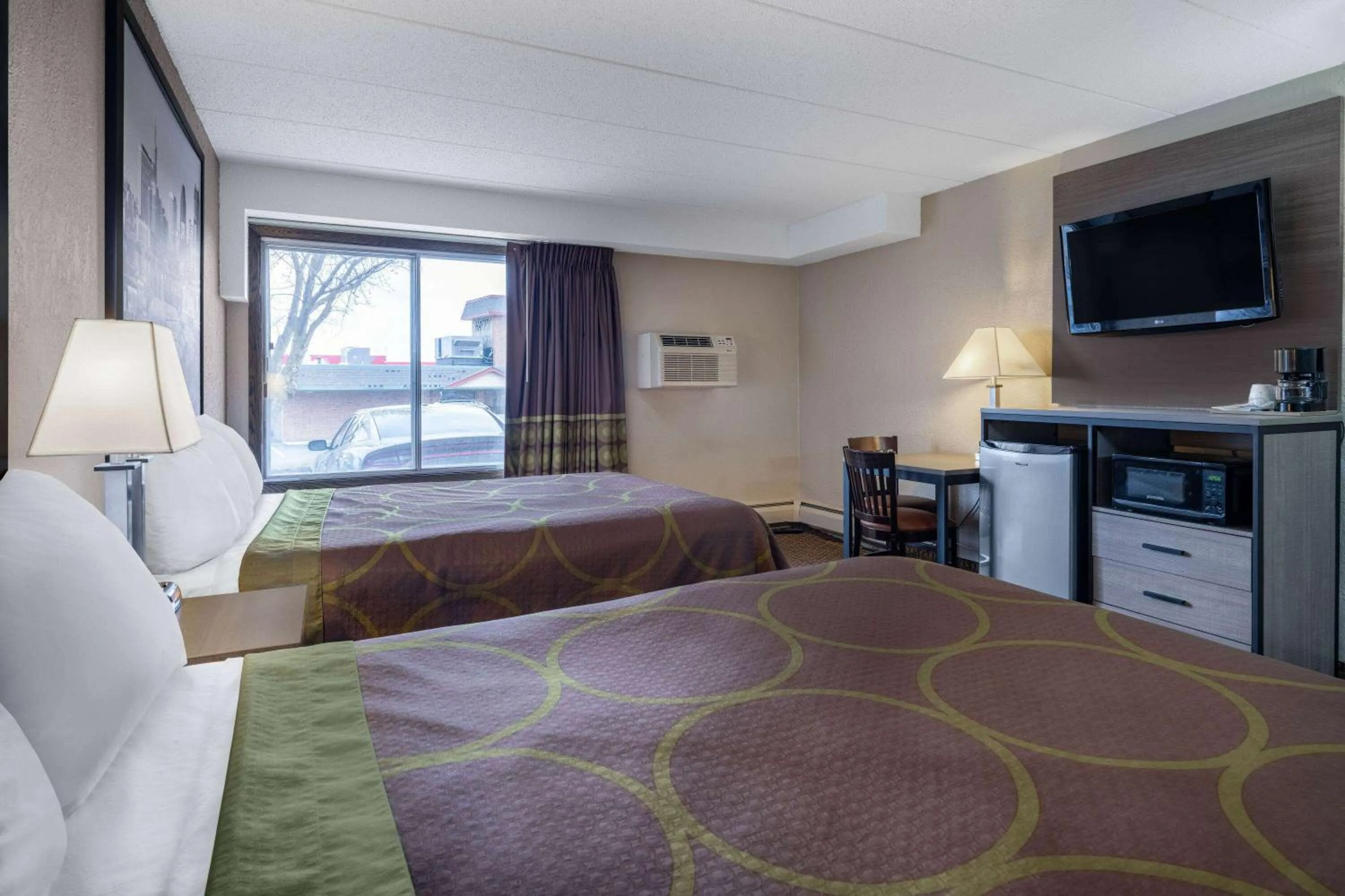 Photo of the whole room, Bed in Super 8 by Wyndham Owatonna