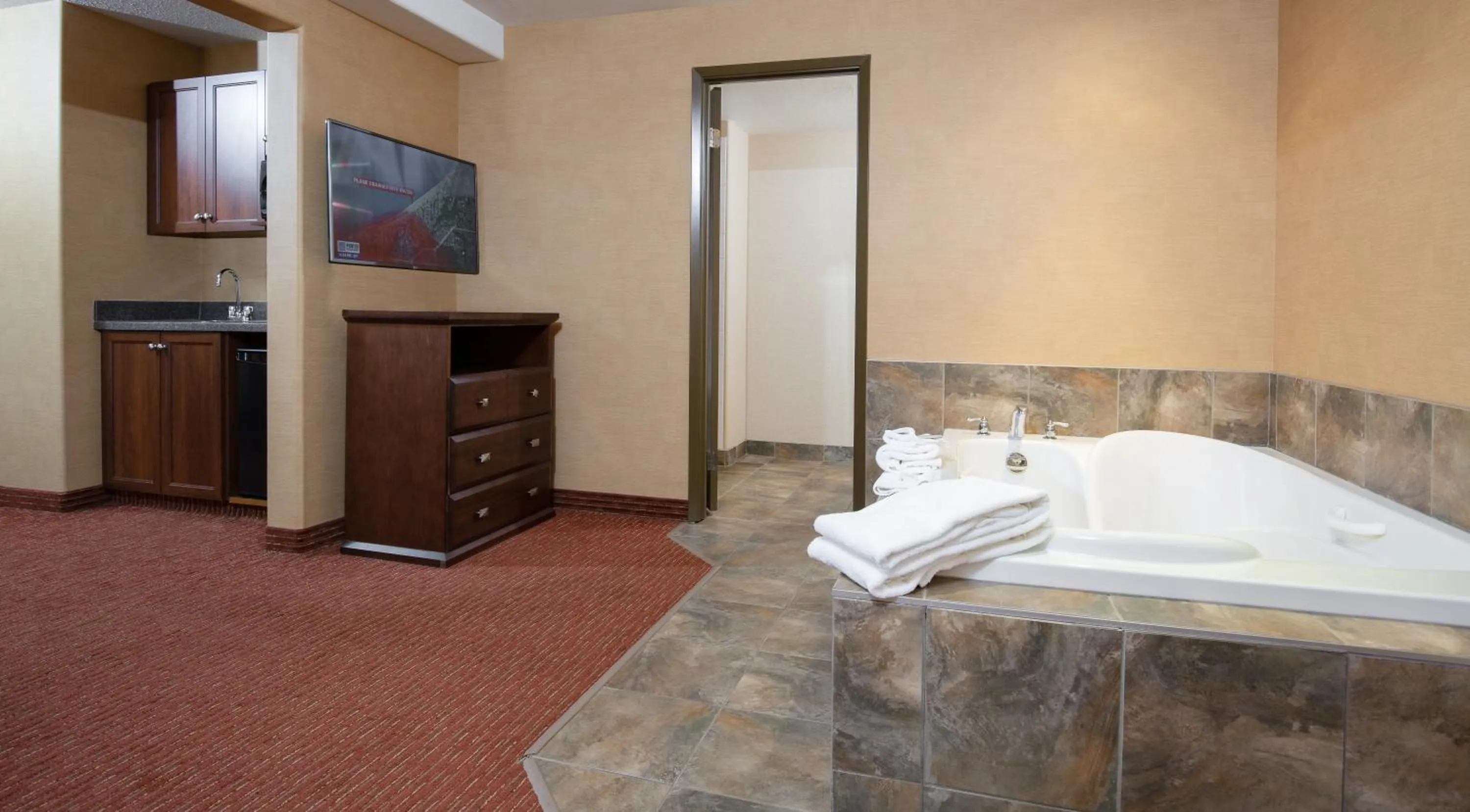 Hot Tub, Bed in Pomeroy Hotel Fort St. John