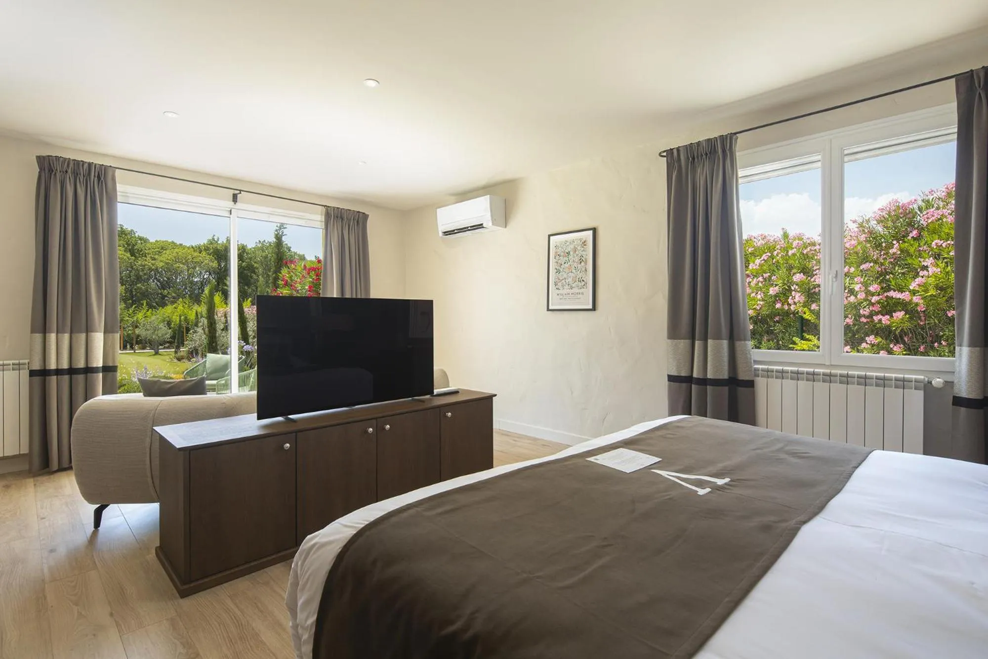 Bedroom, Bed in Le Vallon de Valrugues Hotel Spa & Villas