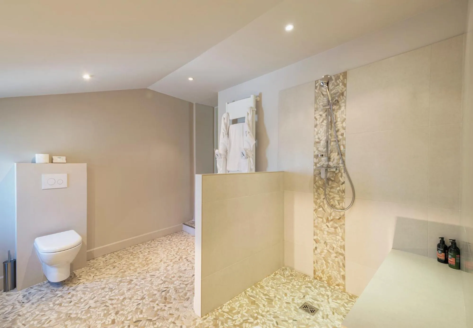 Shower in Le Vallon de Valrugues Hotel Spa & Villas