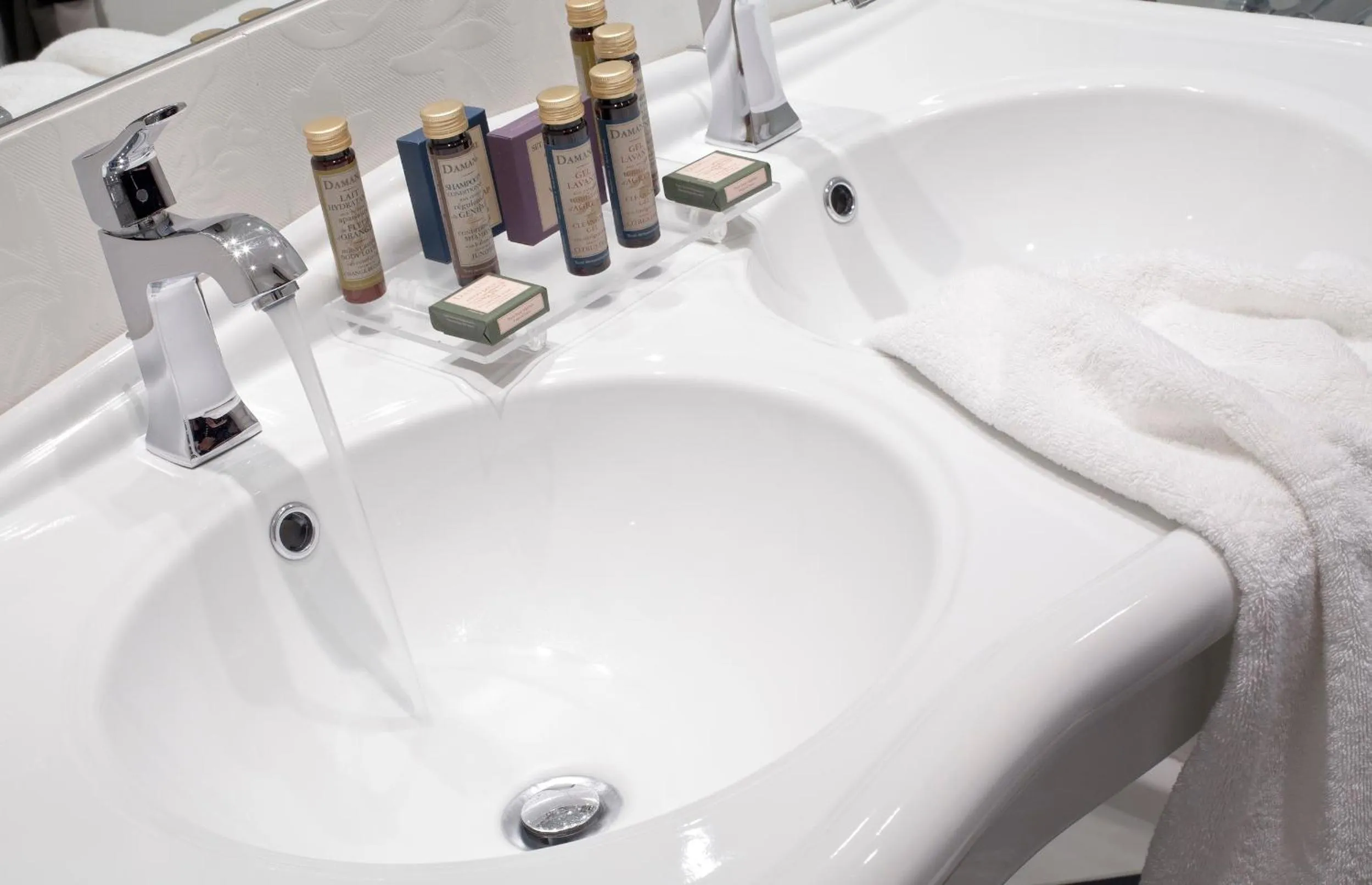 Bathroom in Le Vallon de Valrugues Hotel Spa & Villas