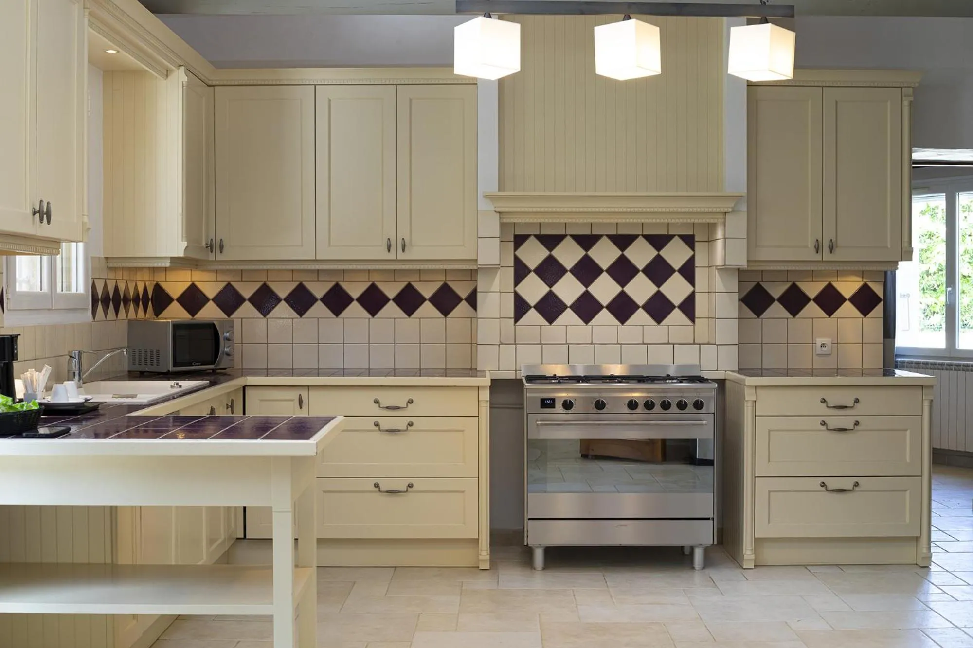 Kitchen or kitchenette in Le Vallon de Valrugues Hotel Spa & Villas