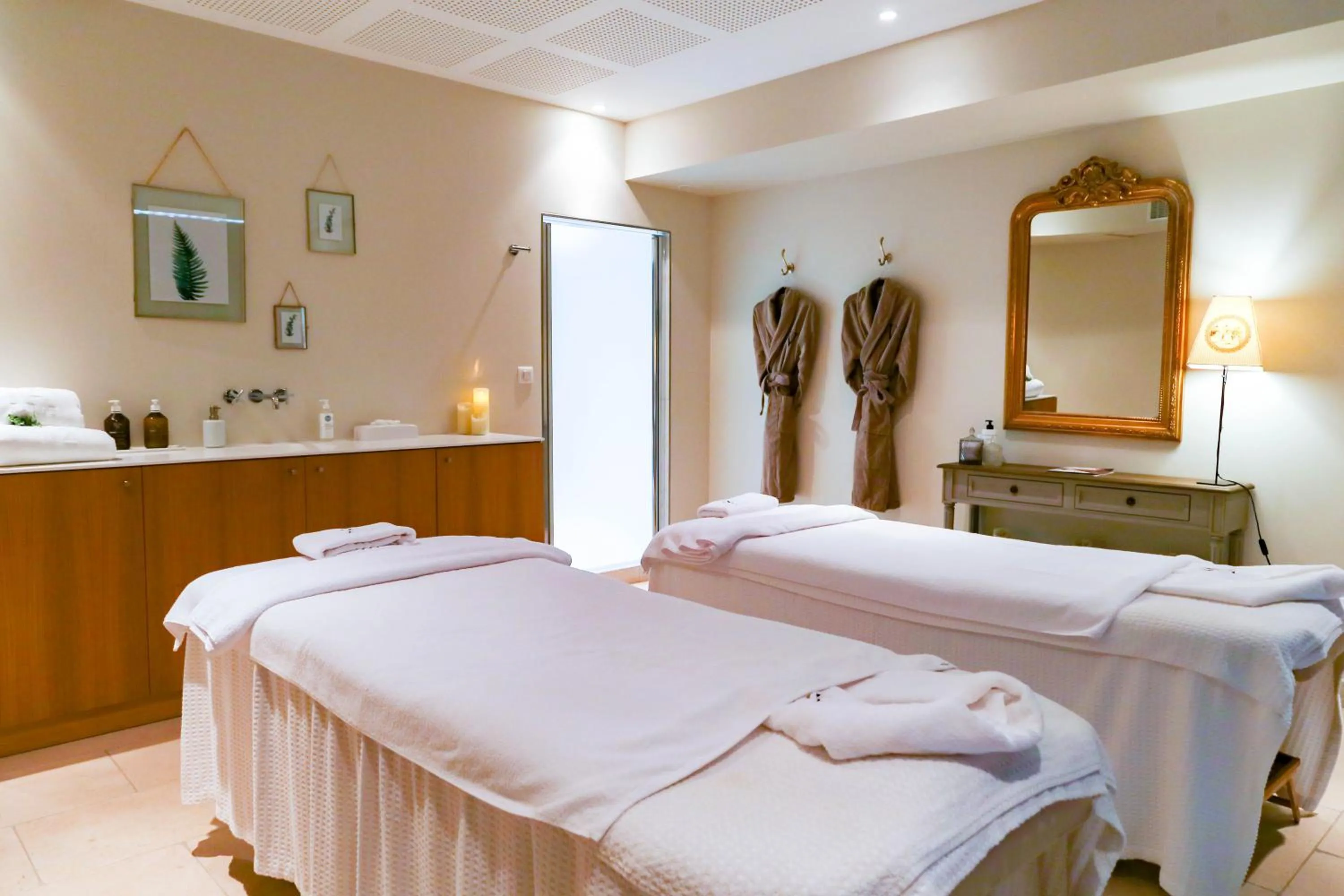 Massage, Bed in Le Vallon de Valrugues Hotel Spa & Villas