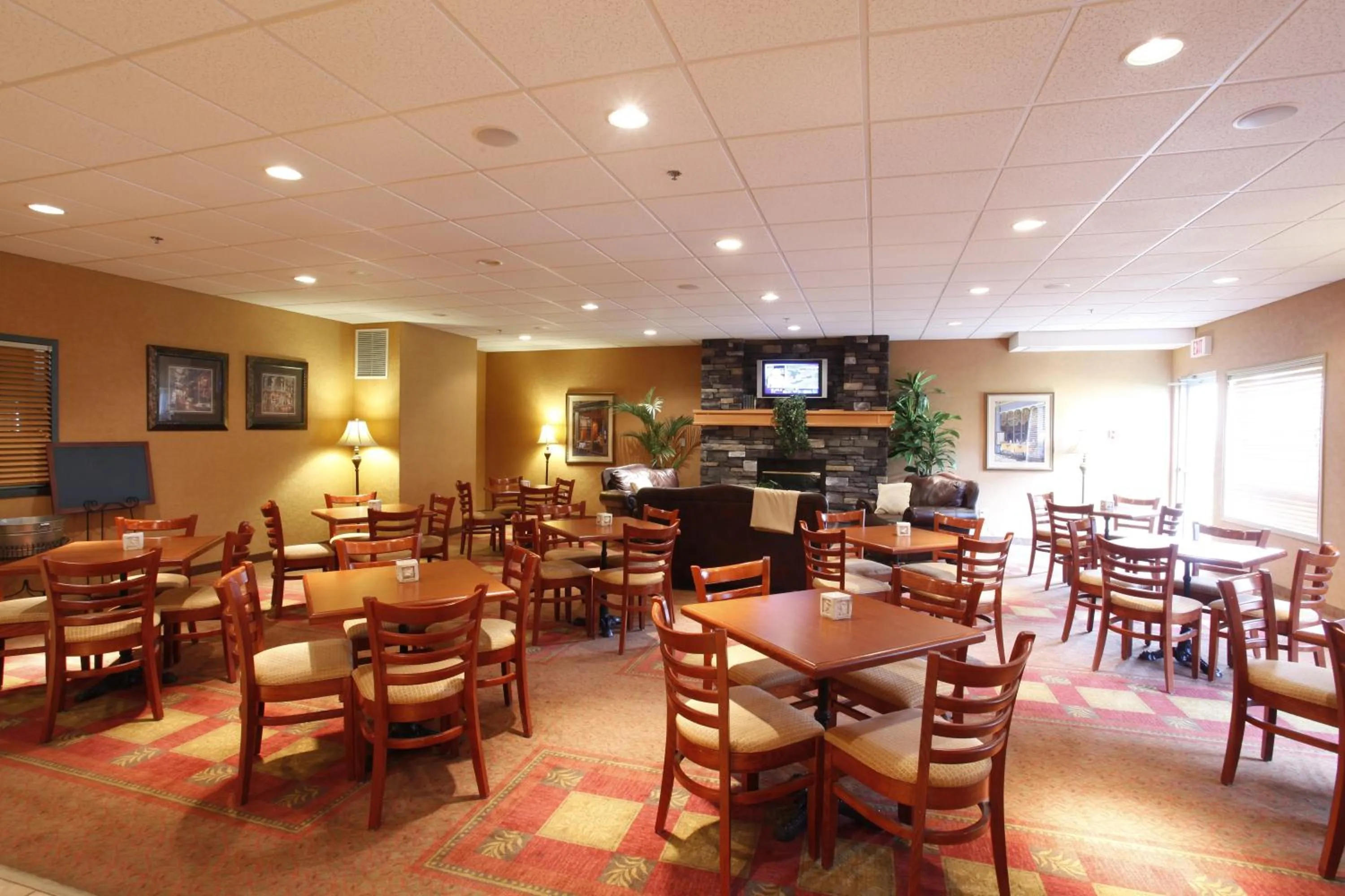 Restaurant/places to eat in Pomeroy Inn and Suites Chetwynd
