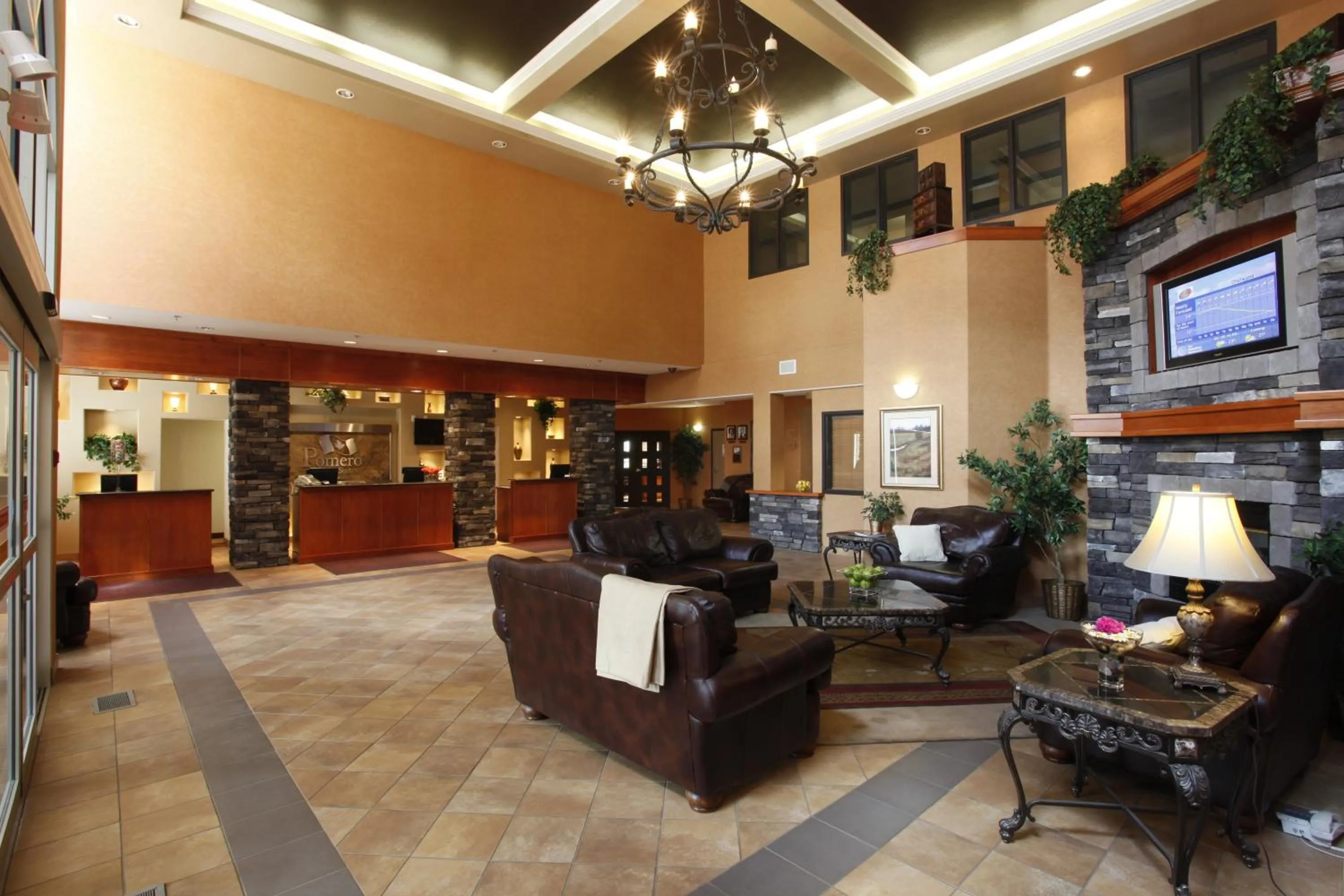 Lobby or reception in Pomeroy Inn and Suites Chetwynd
