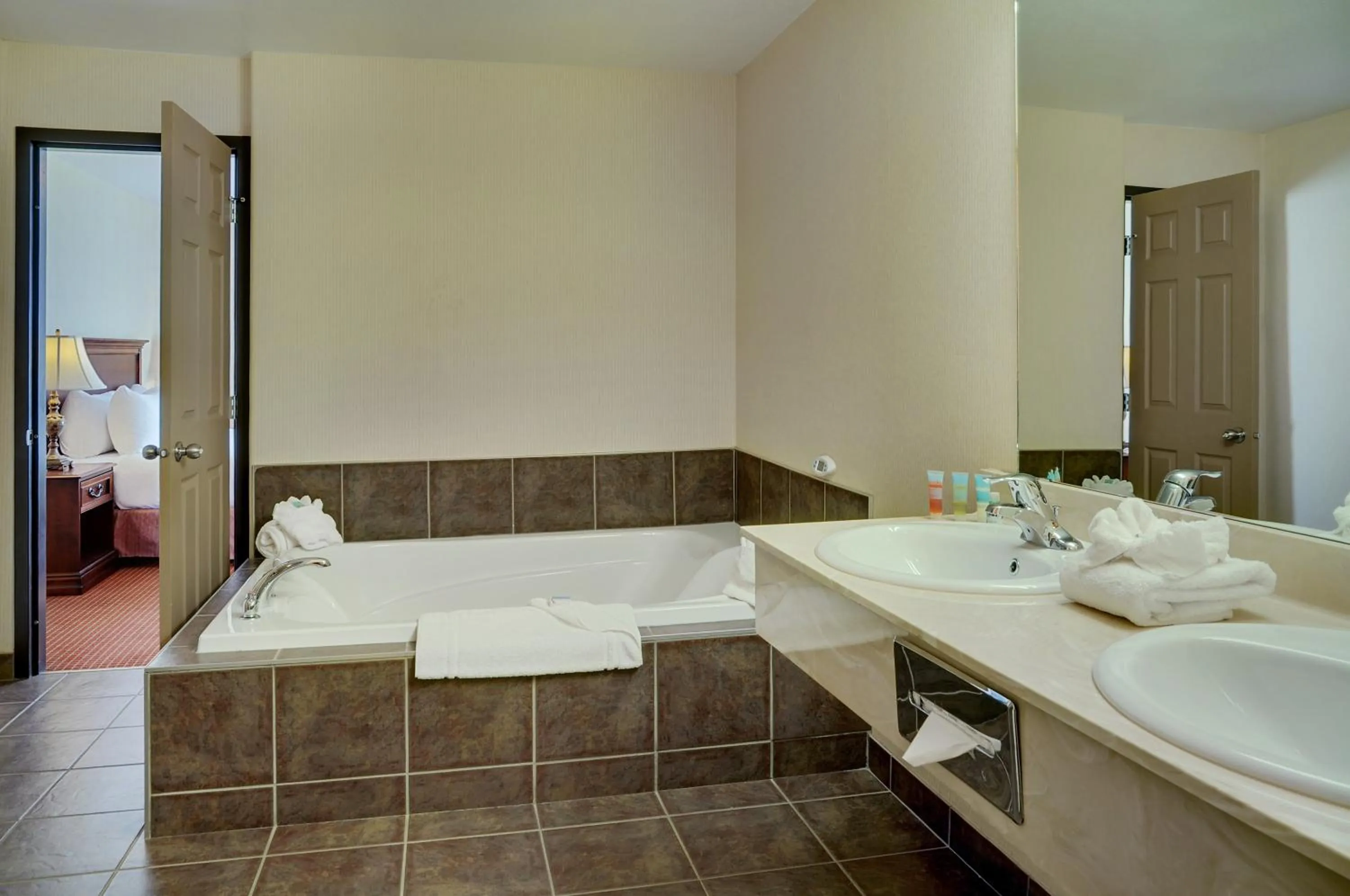 Bathroom, Bed in Pomeroy Inn & Suites Fort St. John