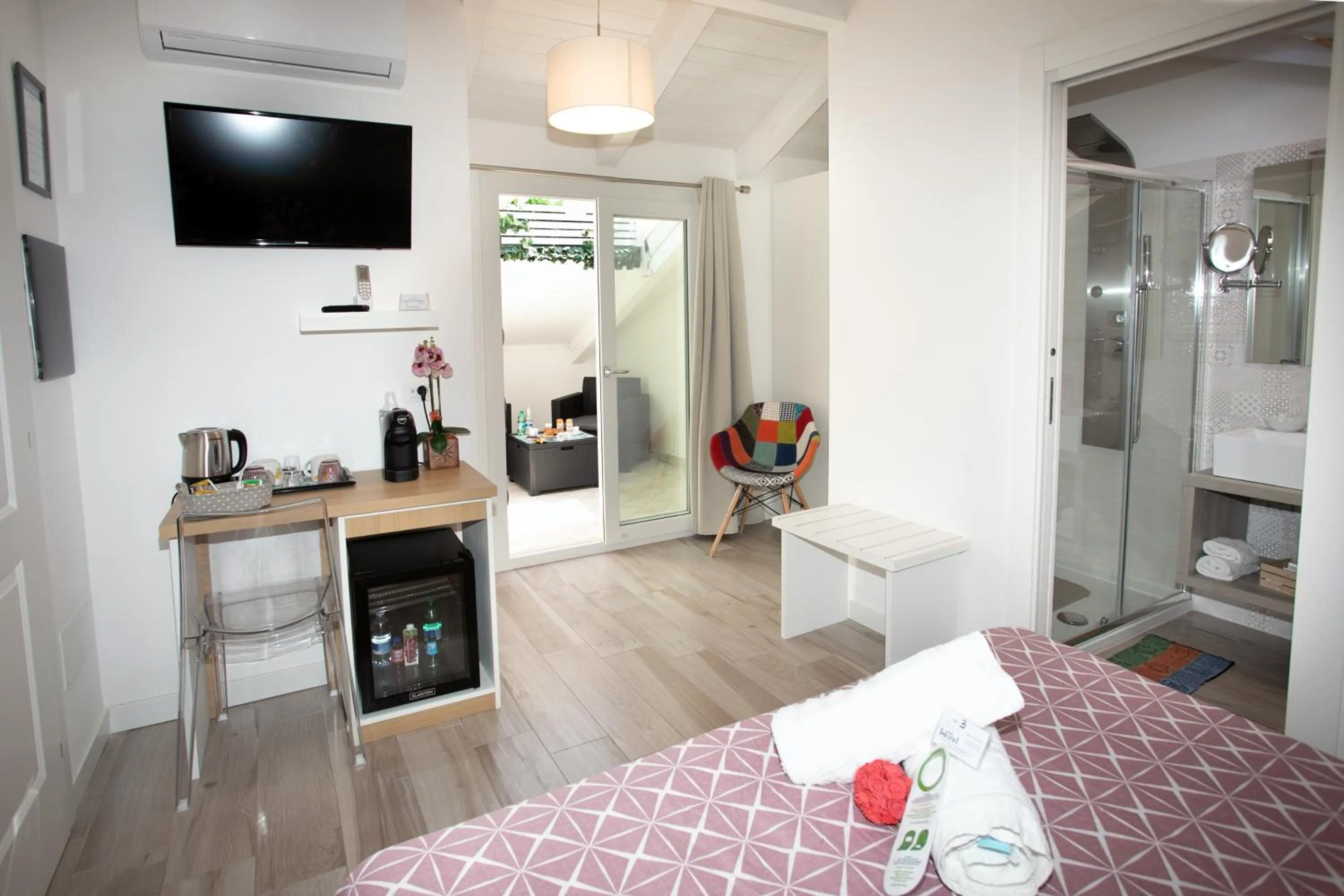 Patio, Bed in B&B Island Vista mare