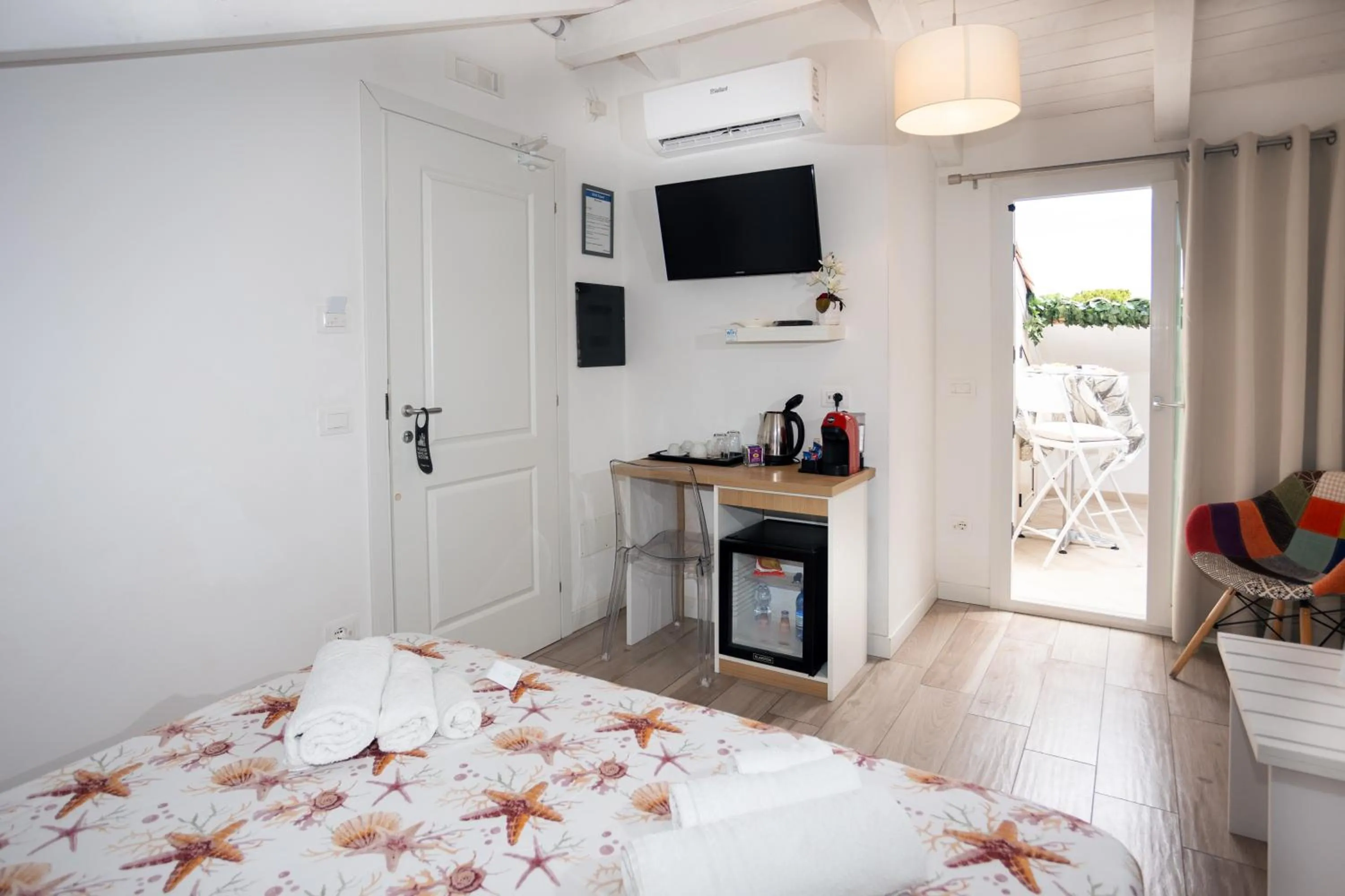 Bed in B&B Island Vista mare