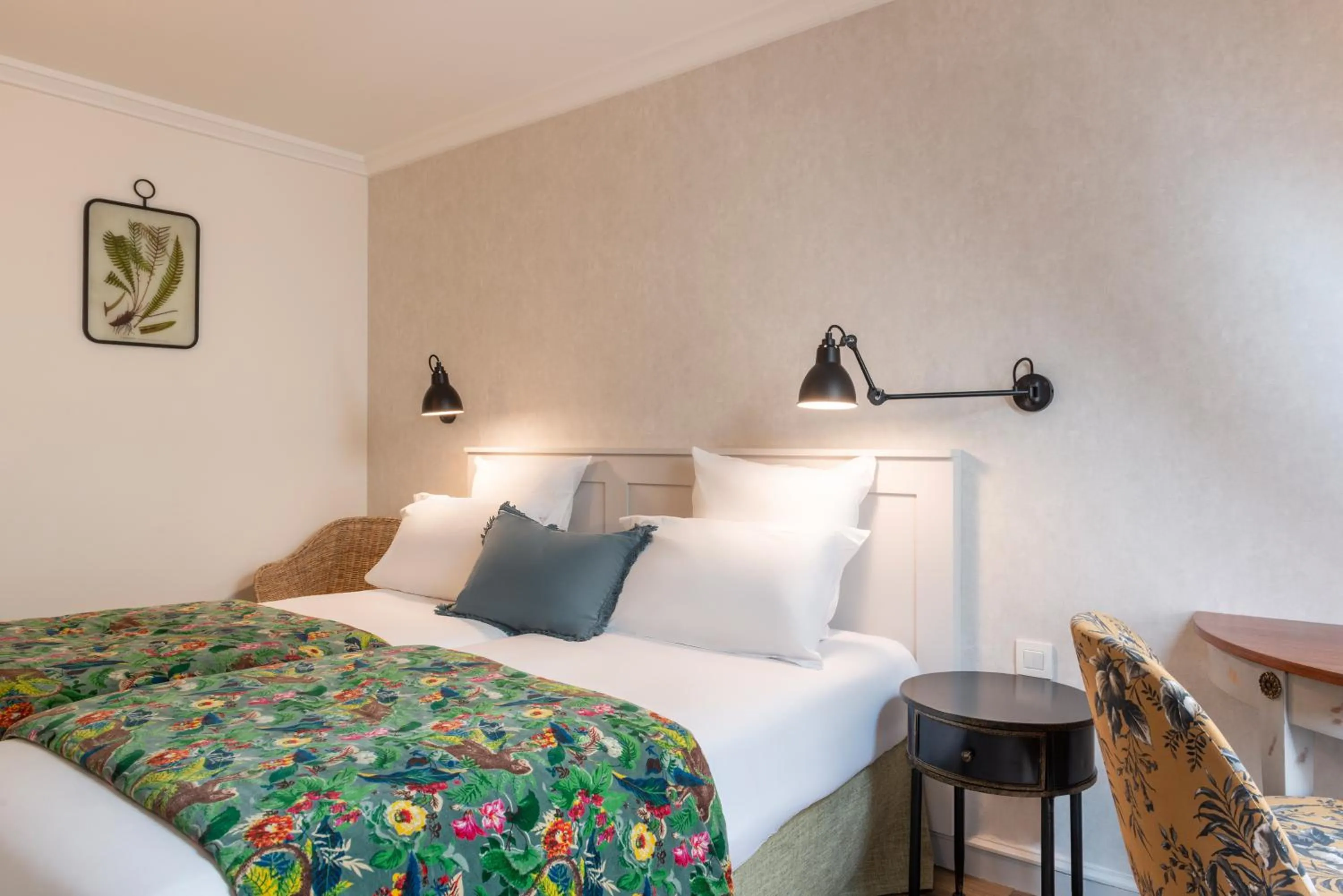 Seating area, Bed in Hotel Touraine Opera