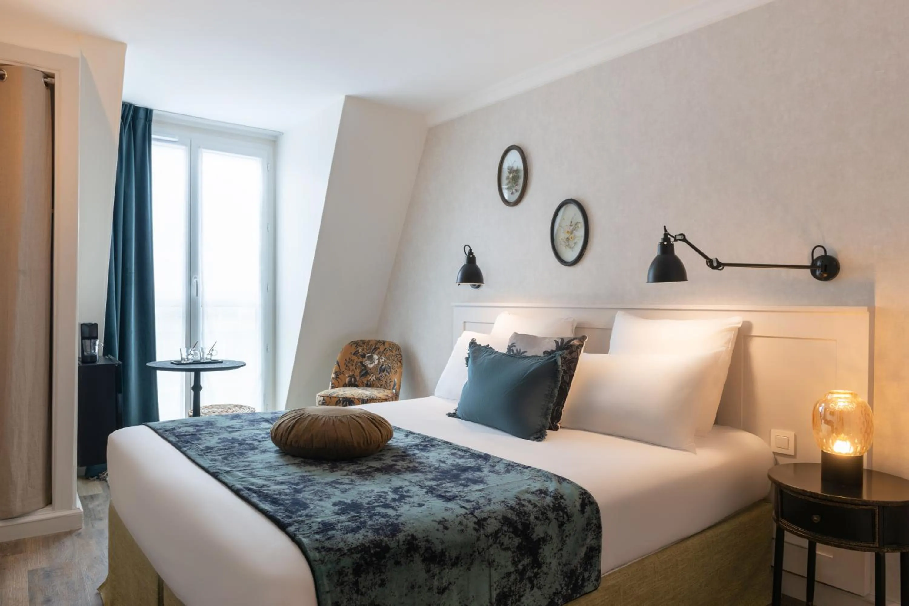 Coffee/tea facilities, Bed in Hotel Touraine Opera