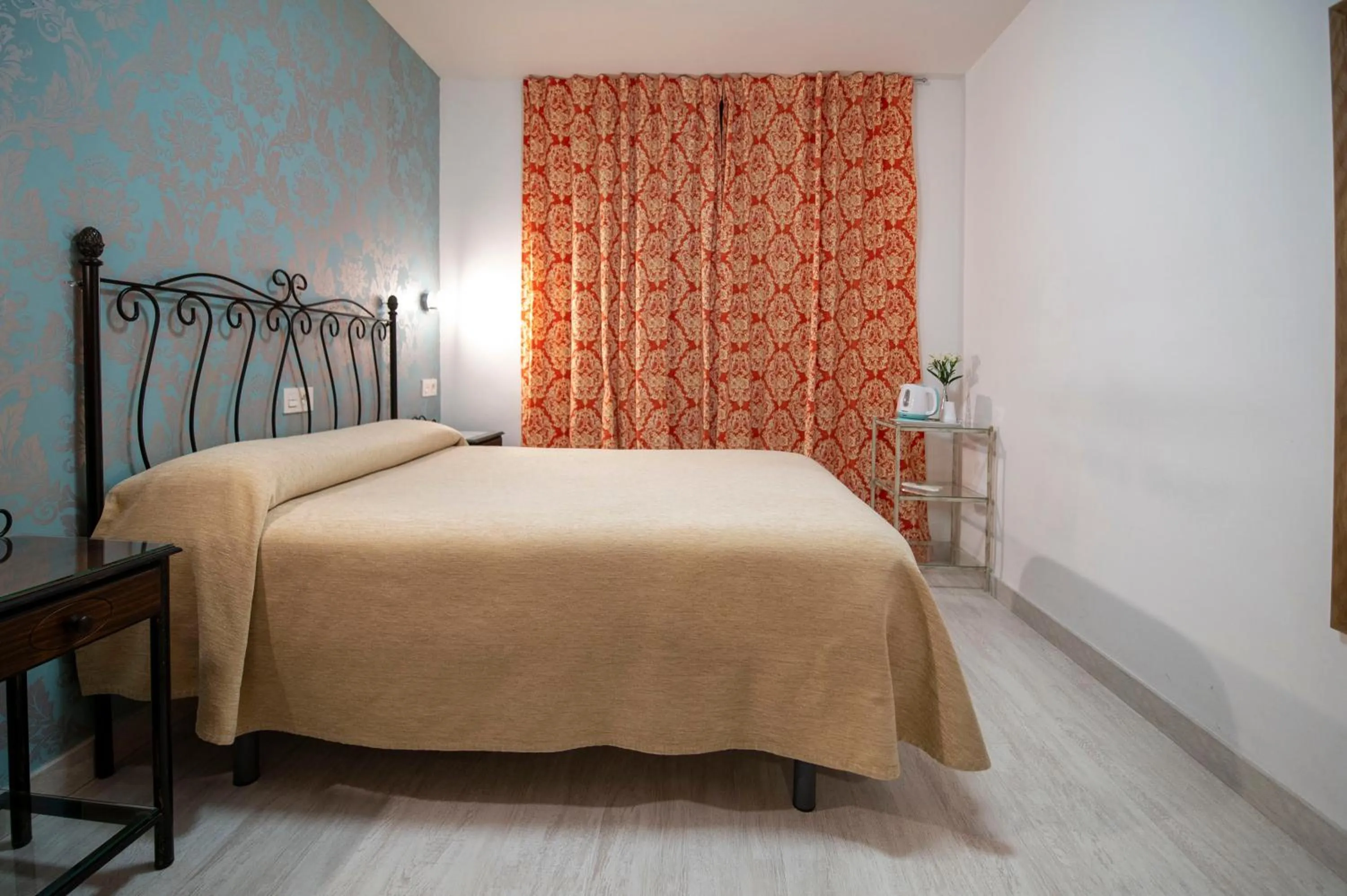 Property building, Bed in Hotel Manzanito