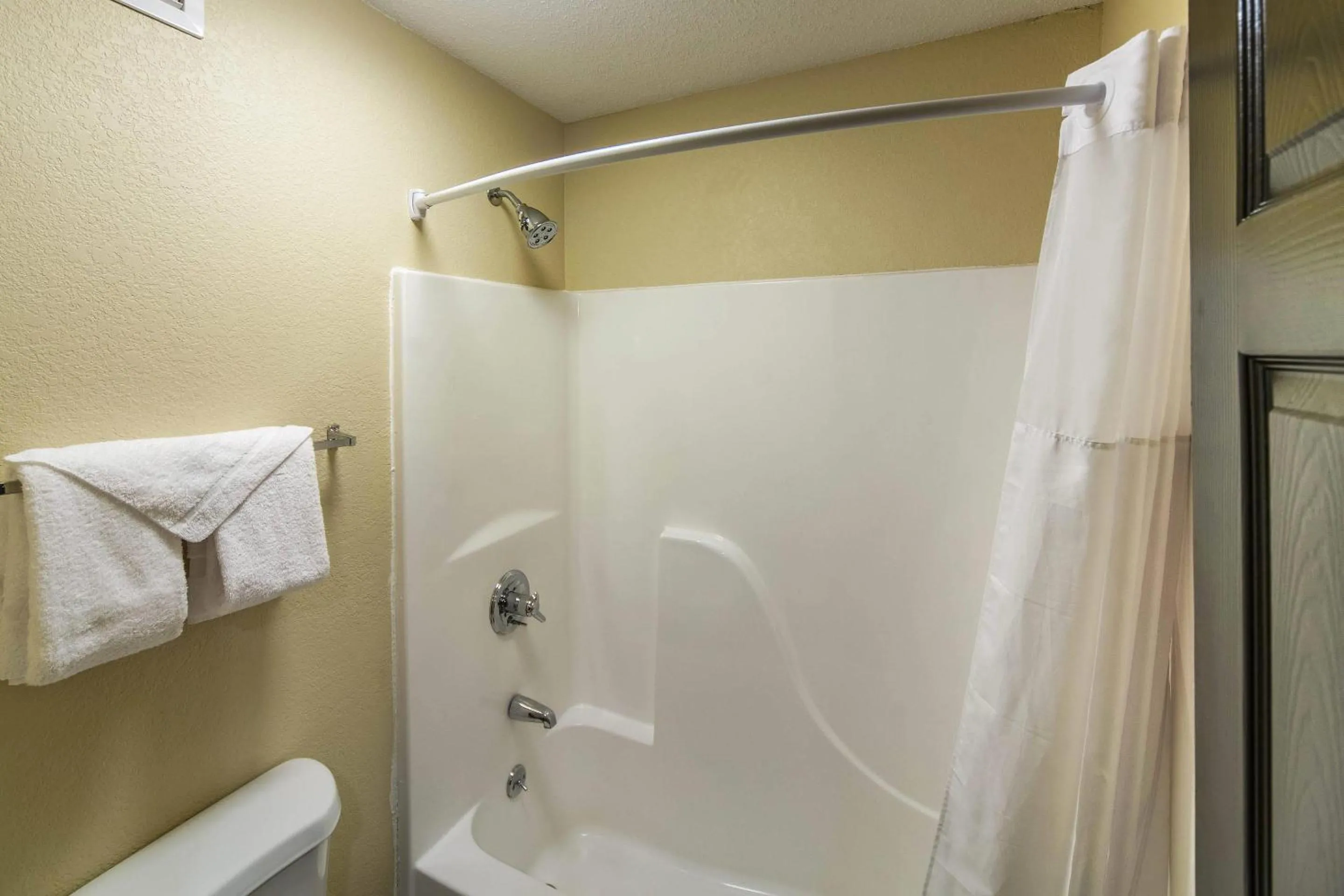Bedroom in Quality Inn Decatur near US-224