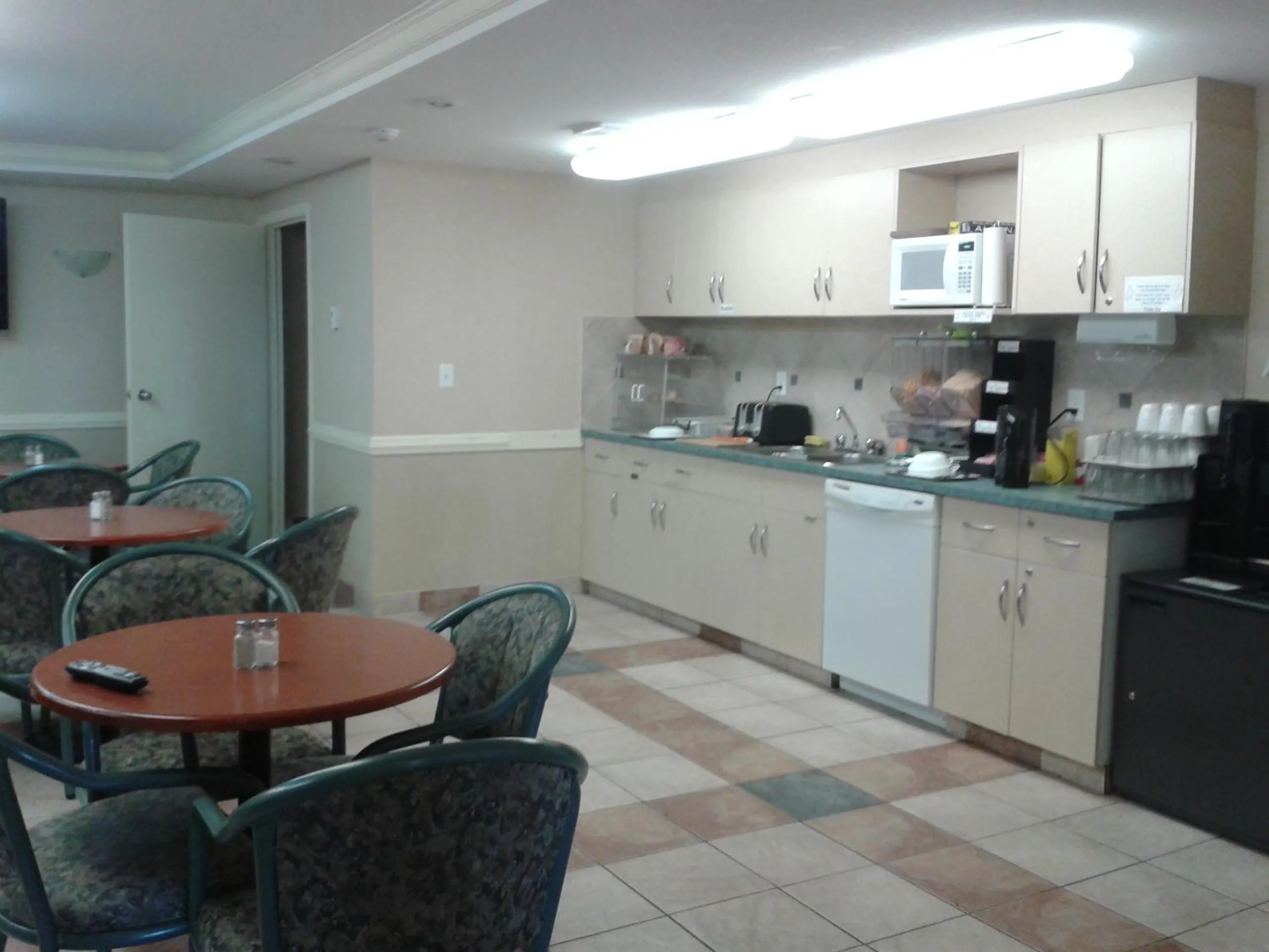 Dining area in Stampeder Inn