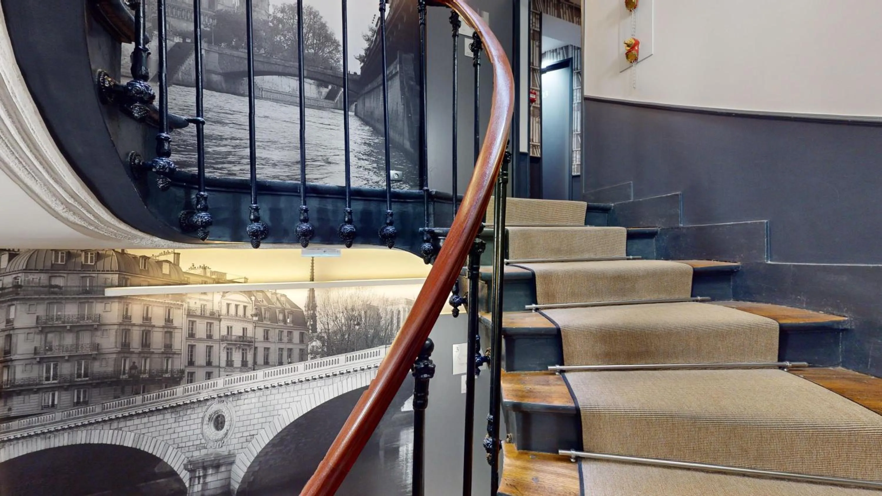 Decorative detail in Best Western Hotel Opéra Drouot