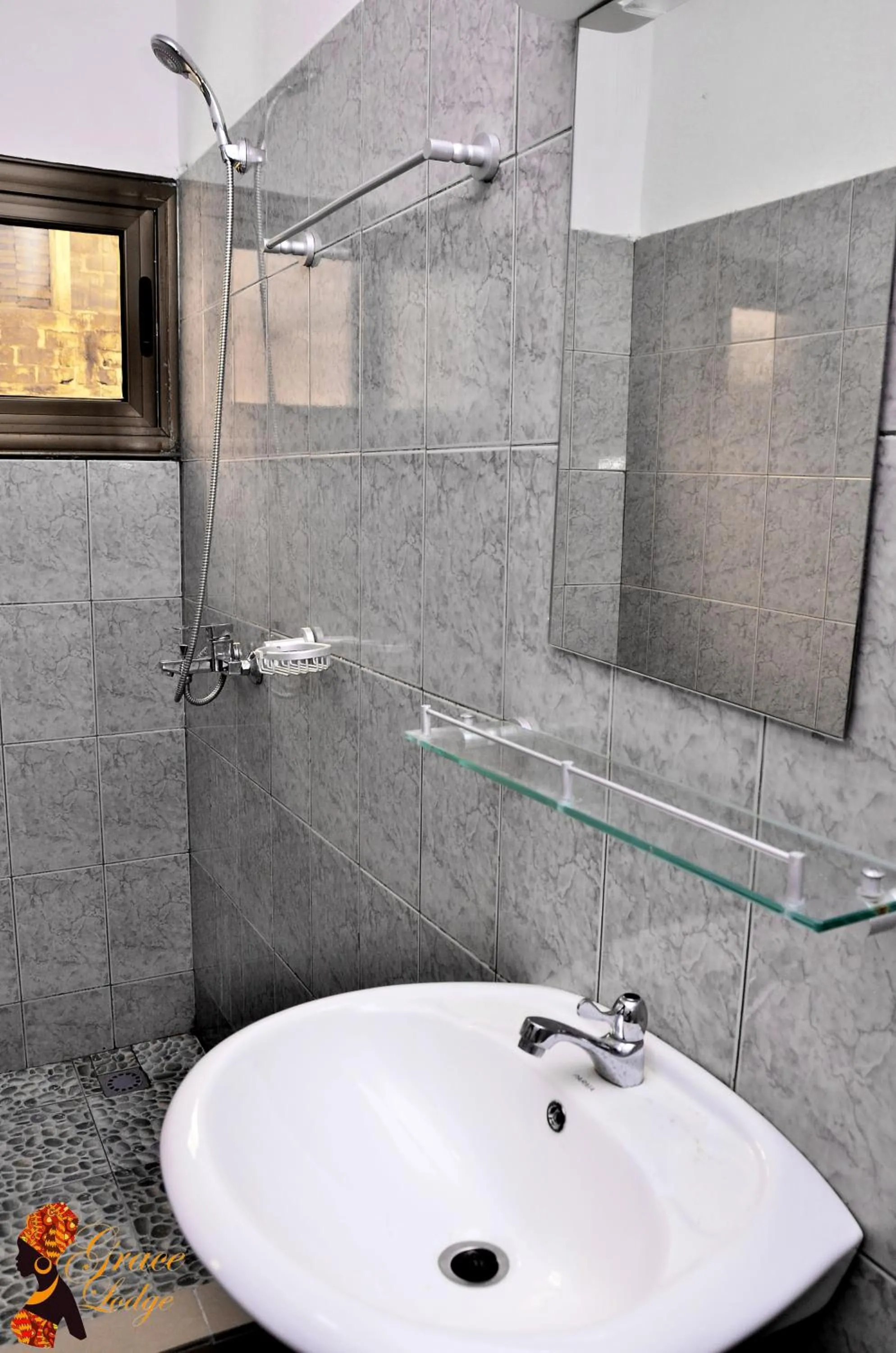 Shower in GRACE LODGE