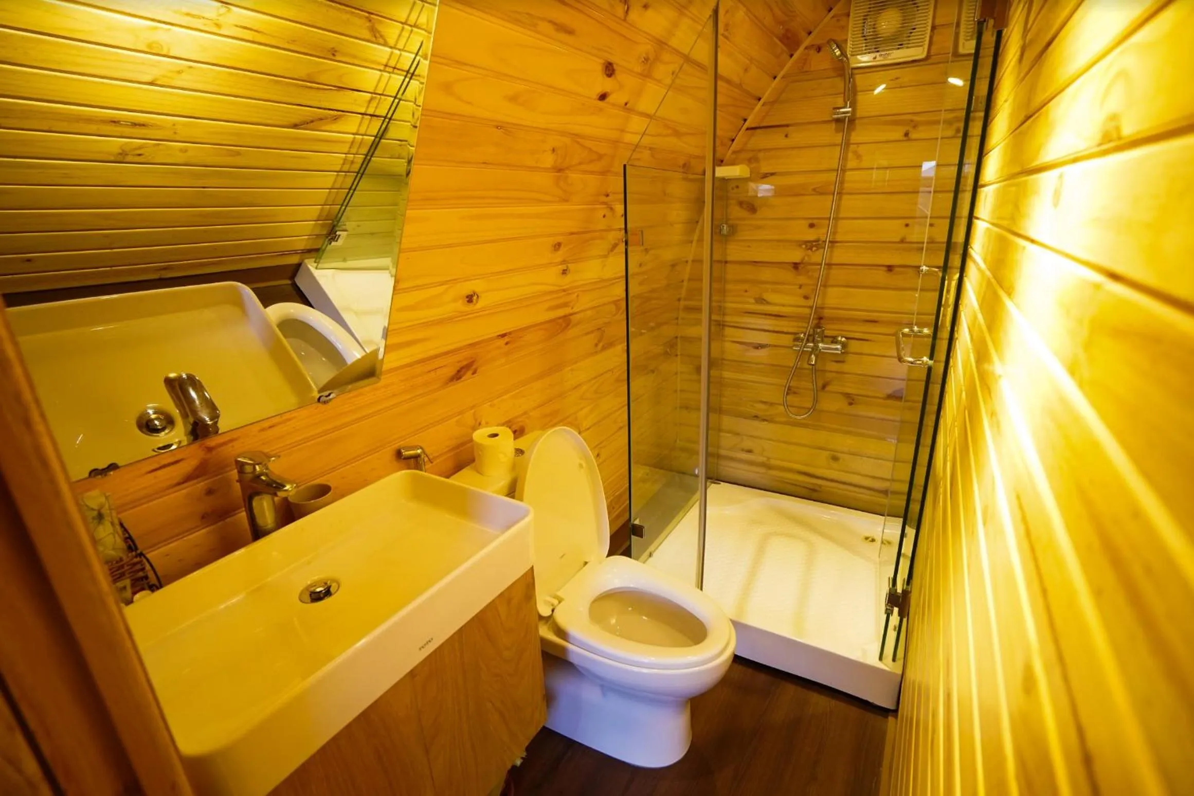 Shower in Mi Lan Boutique Resort