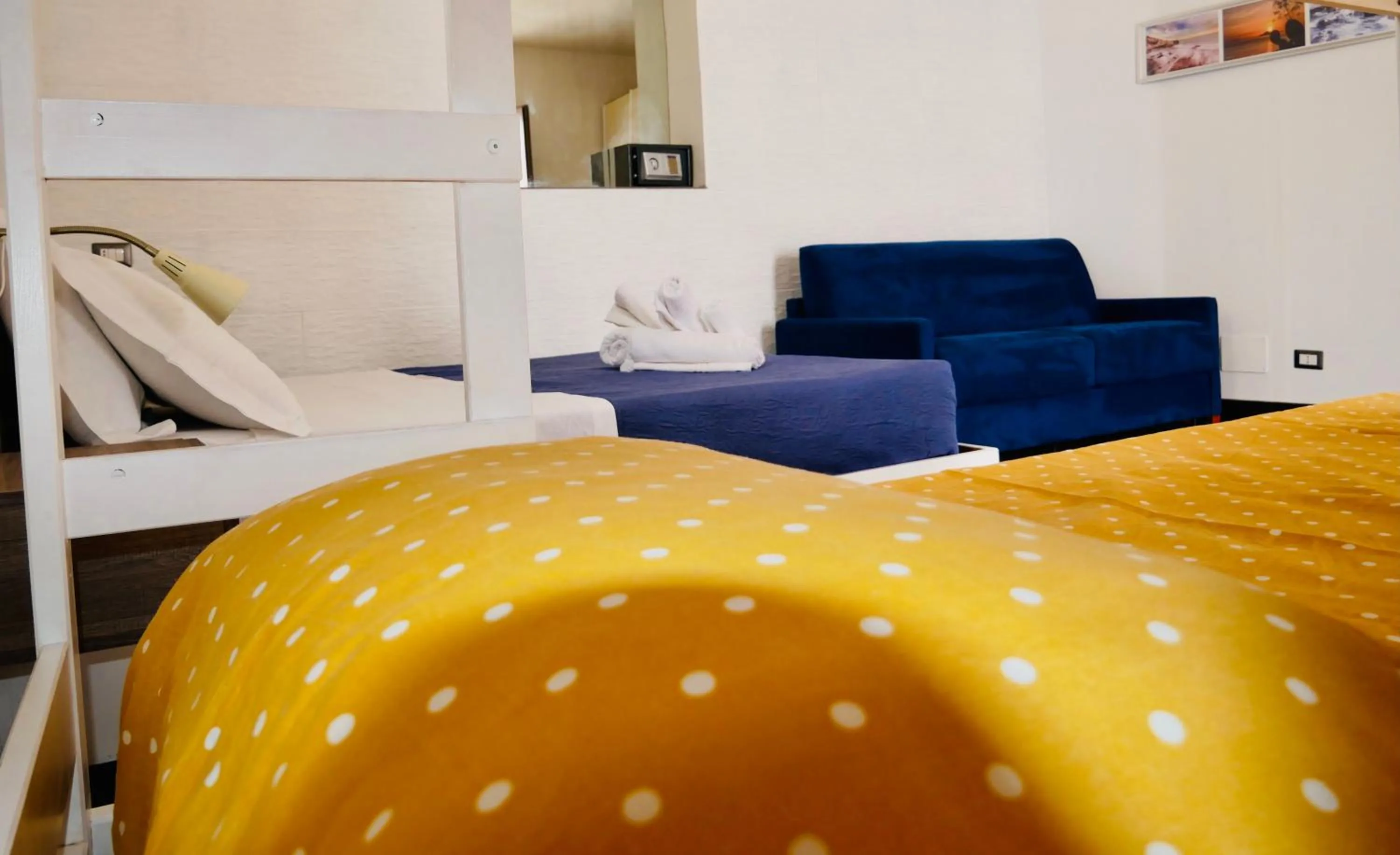 Living room, Bed in "Sweet Life" Casa Vacanze